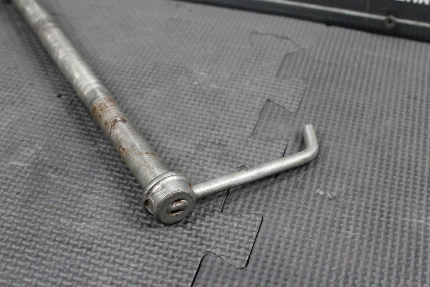 1986 86 - 89 KAWASAKI KDX200 OEM FRONT WHEEL RIM AXLE PIVOT BOLT 41068 - 1210 - hggarage
