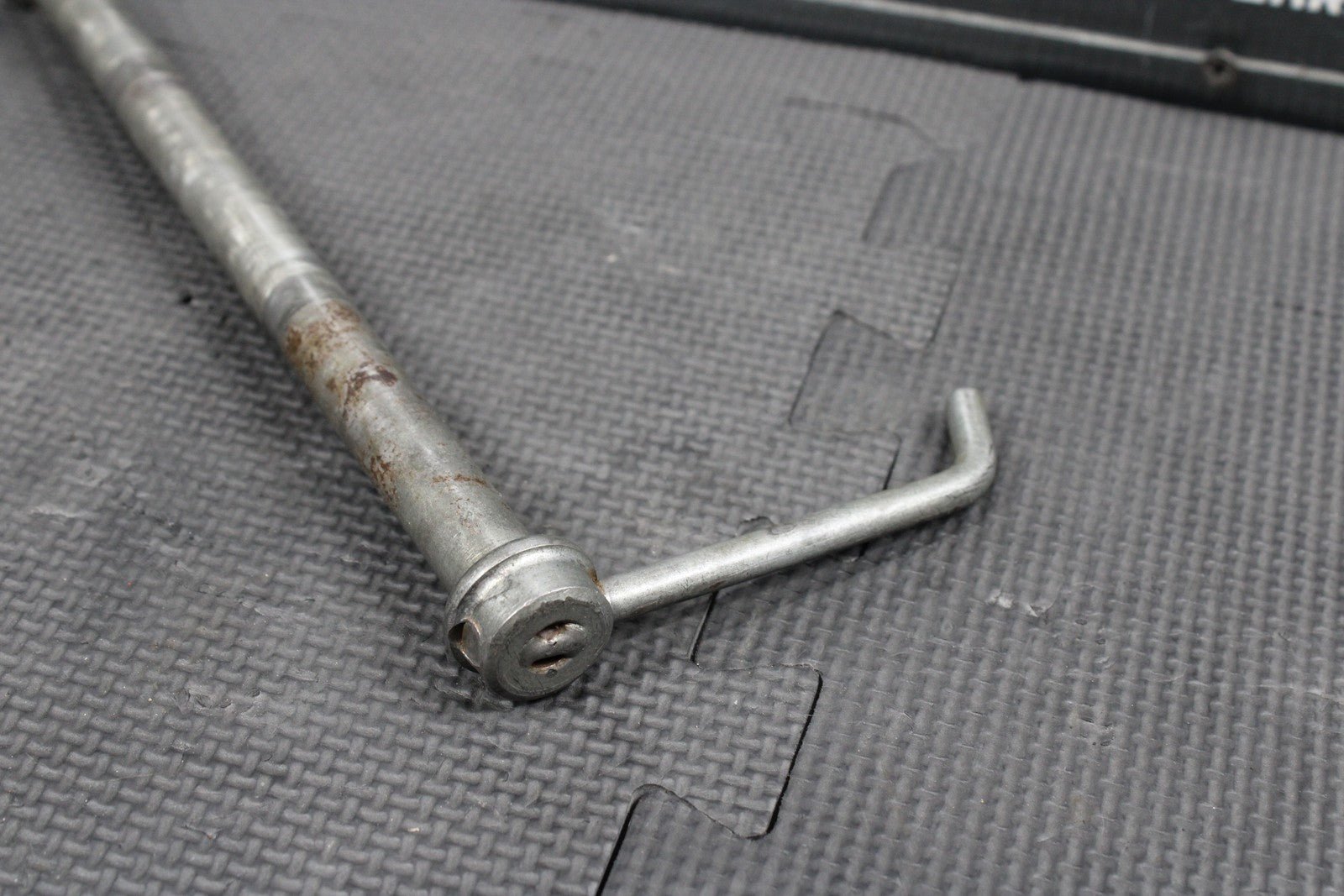 1986 86 - 89 KAWASAKI KDX200 OEM FRONT WHEEL RIM AXLE PIVOT BOLT 41068 - 1210 - hggarage