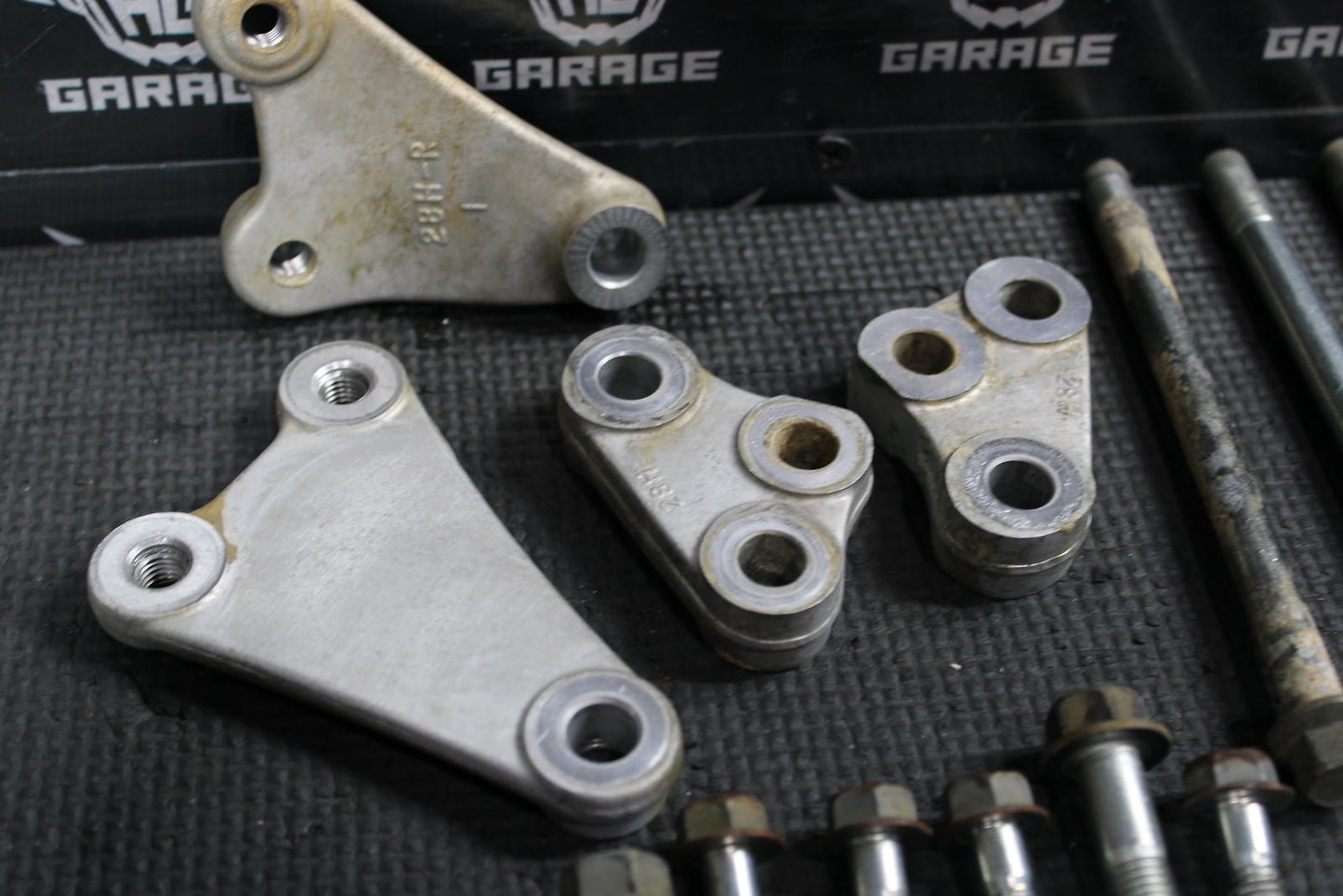 2012 SUZUKI 08 - 12 RMZ450 2008 RMZ450Z OEM ENGINE MOTOR MOUNT STAY BRACKETS - hggarage