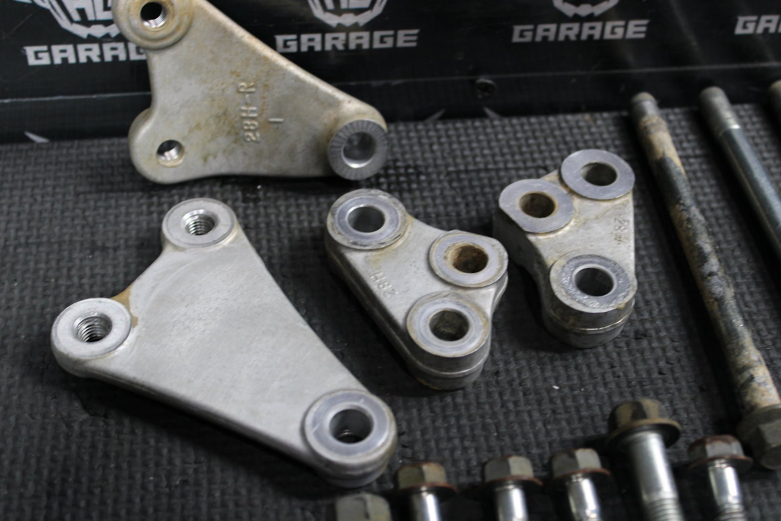 2012 SUZUKI 08 - 12 RMZ450 2008 RMZ450Z OEM ENGINE MOTOR MOUNT STAY BRACKETS - hggarage