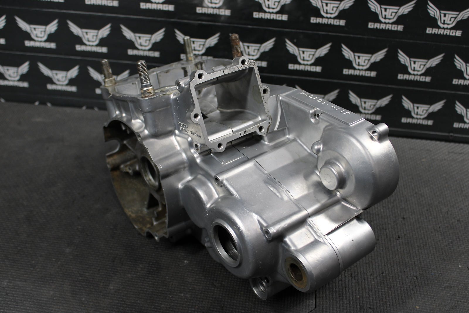 1989 SUZUKI RM250 OEM LEFT RIGHT ENGINE CRANKCASE CRANK CASES BLOCK 11300 - 28897 - hggarage