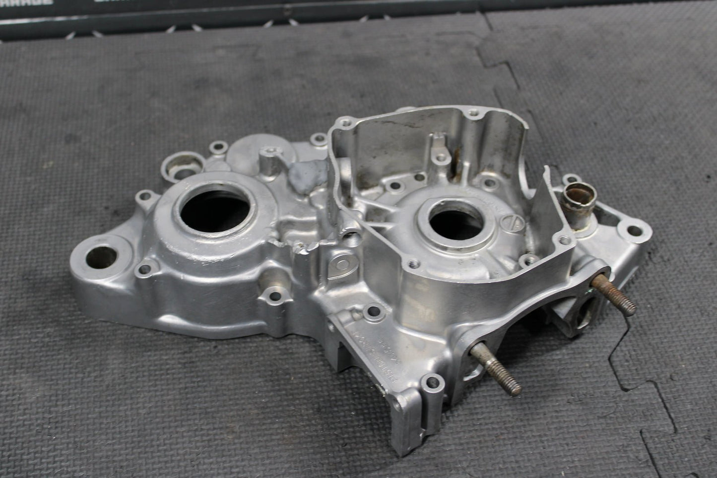 1999 SUZUKI RM125 OEM LEFT ENGINE MOTOR CRANKCASE CRANK CASE BOTTOM END - hggarage