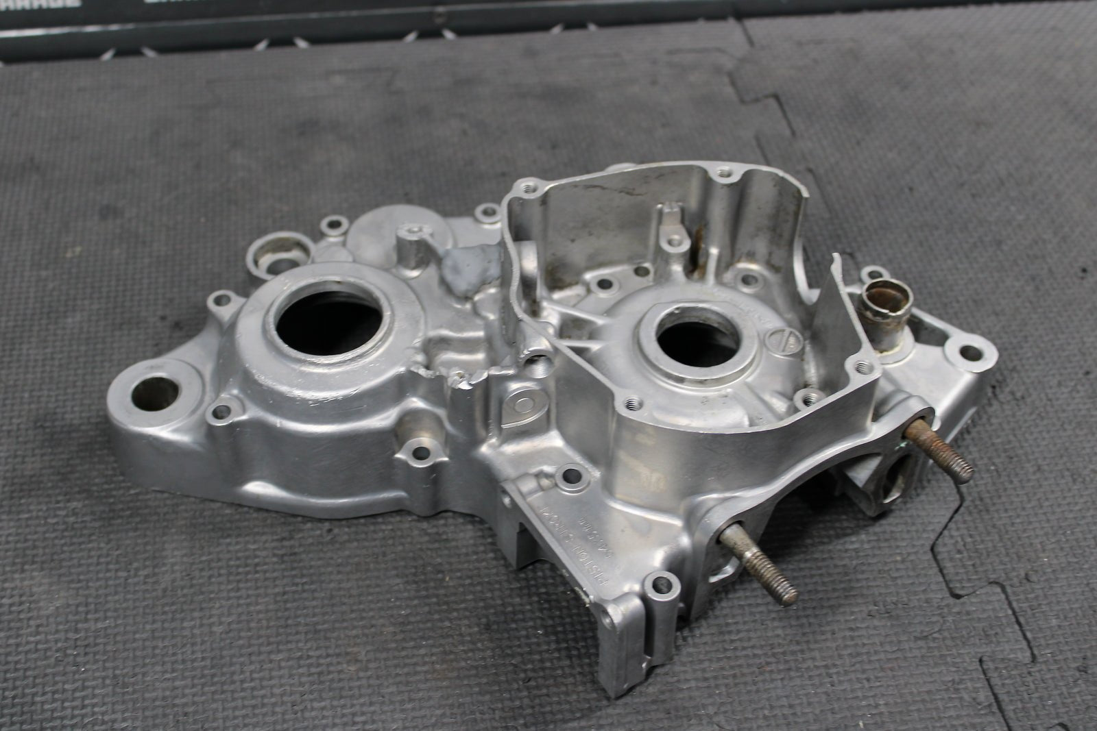 1999 SUZUKI RM125 OEM LEFT ENGINE MOTOR CRANKCASE CRANK CASE BOTTOM END - hggarage