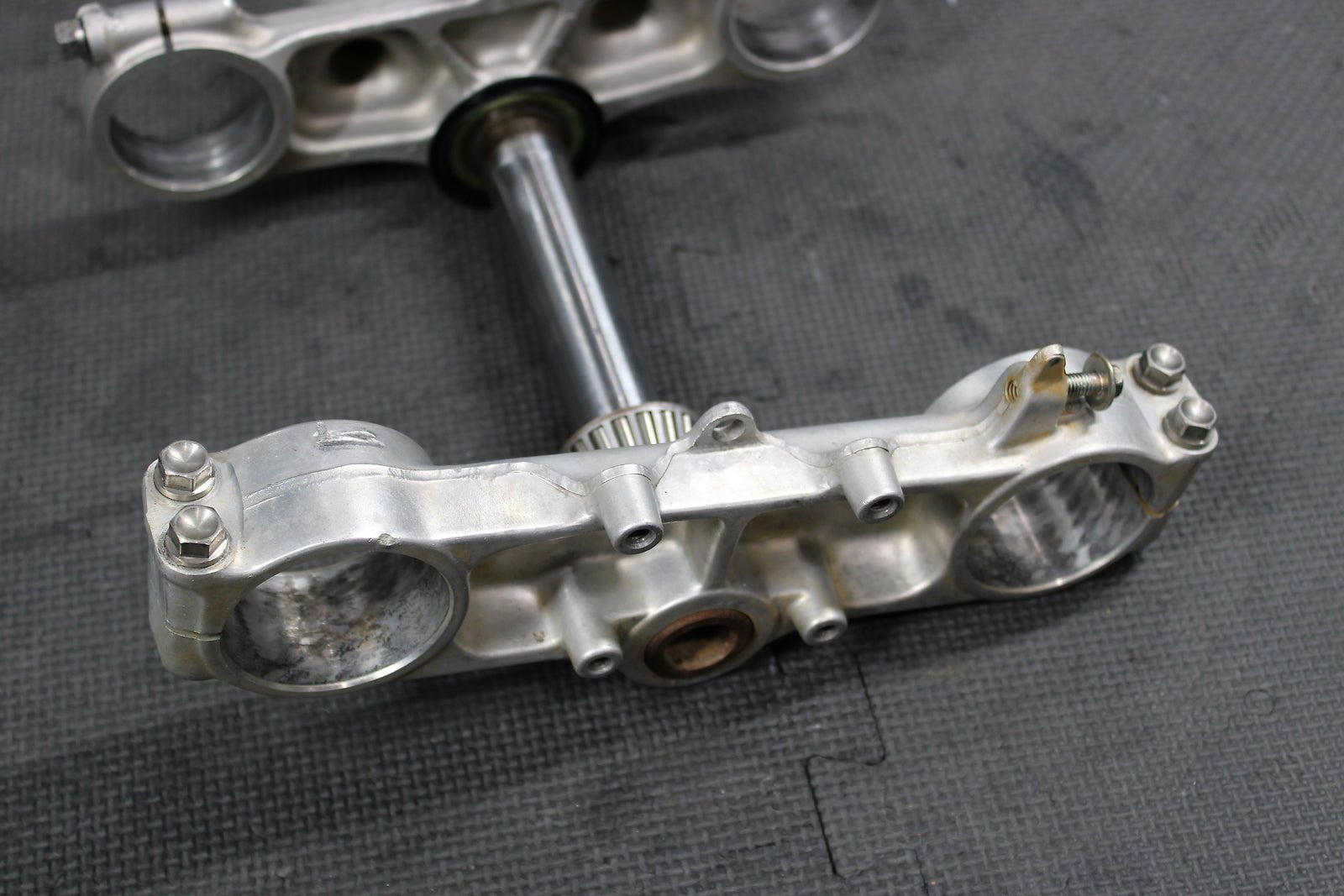 2008 HONDA CRF150RB CRF150R EXPERT OEM FRONT FORKS LOWER TRIPLE TREE CLAMPS - hggarage