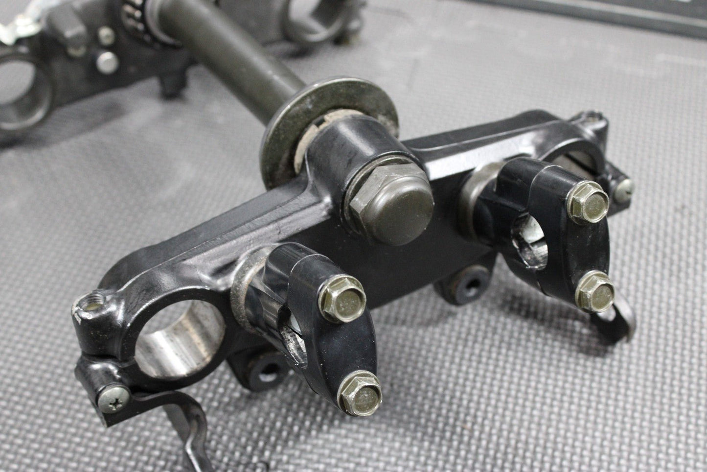 2005 SUZUKI DR200SE OEM FRONT FORKS LOWER UPPER TRIPLE TREE STEM CLAMP NICE! - hggarage