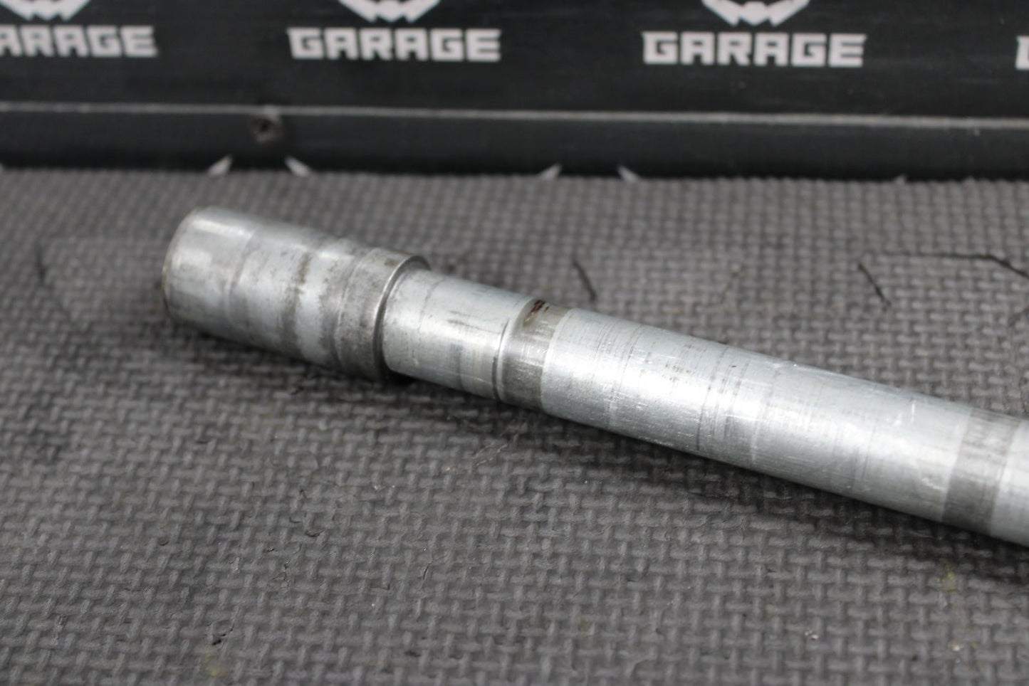2005 YAMAHA YZ250F OEM FRONT WHEEL RIM AXLE PIVOT BOLT 1C3 - 25181 - 10 - 00 - hggarage