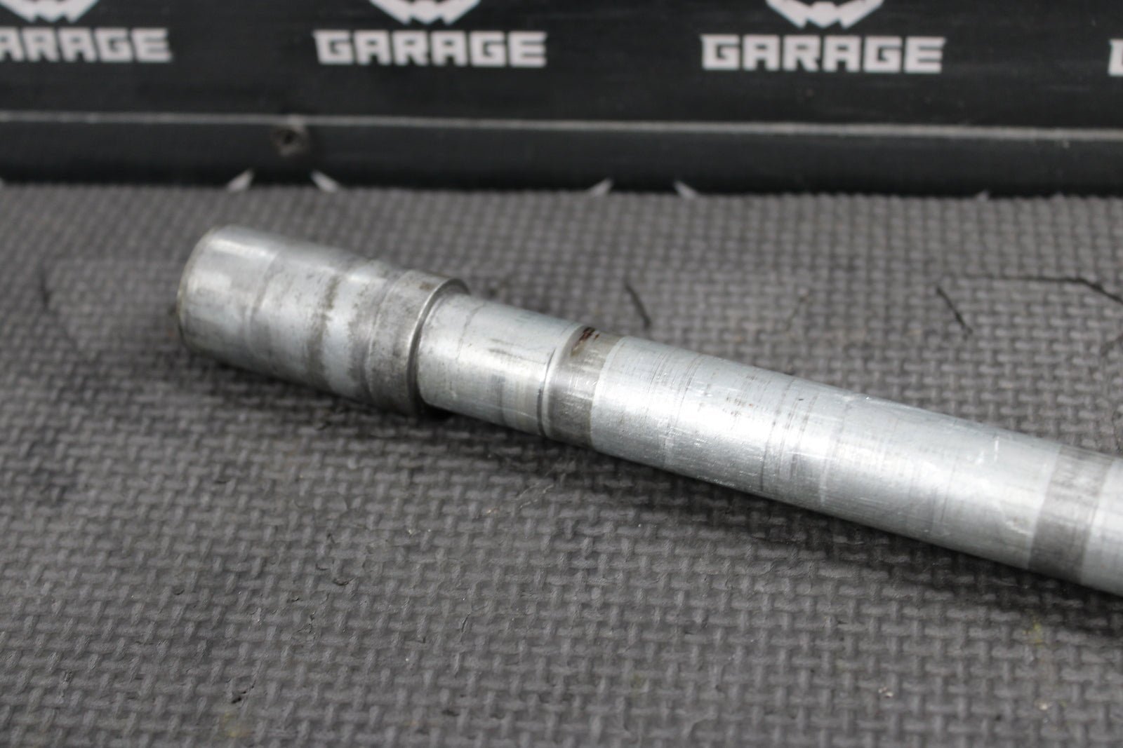 2005 YAMAHA YZ250F OEM FRONT WHEEL RIM AXLE PIVOT BOLT 1C3 - 25181 - 10 - 00 - hggarage