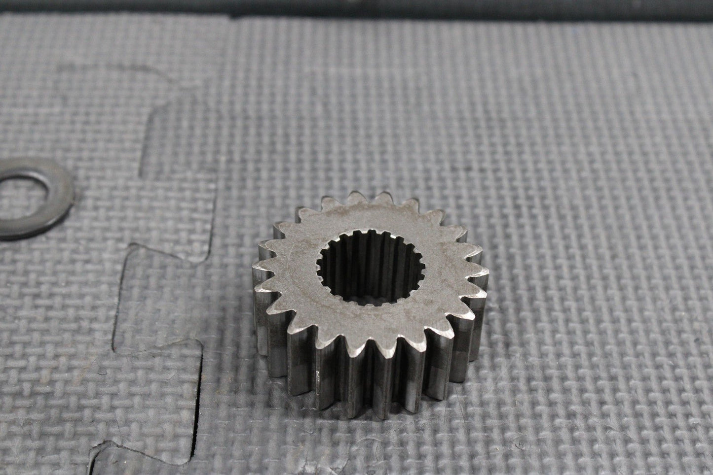 1986 86 - 94 KAWASAKI KDX200 OEM ENGINE CRANKSHAFT PRIMARY GEAR CON ROD 13097 - 1157 - hggarage