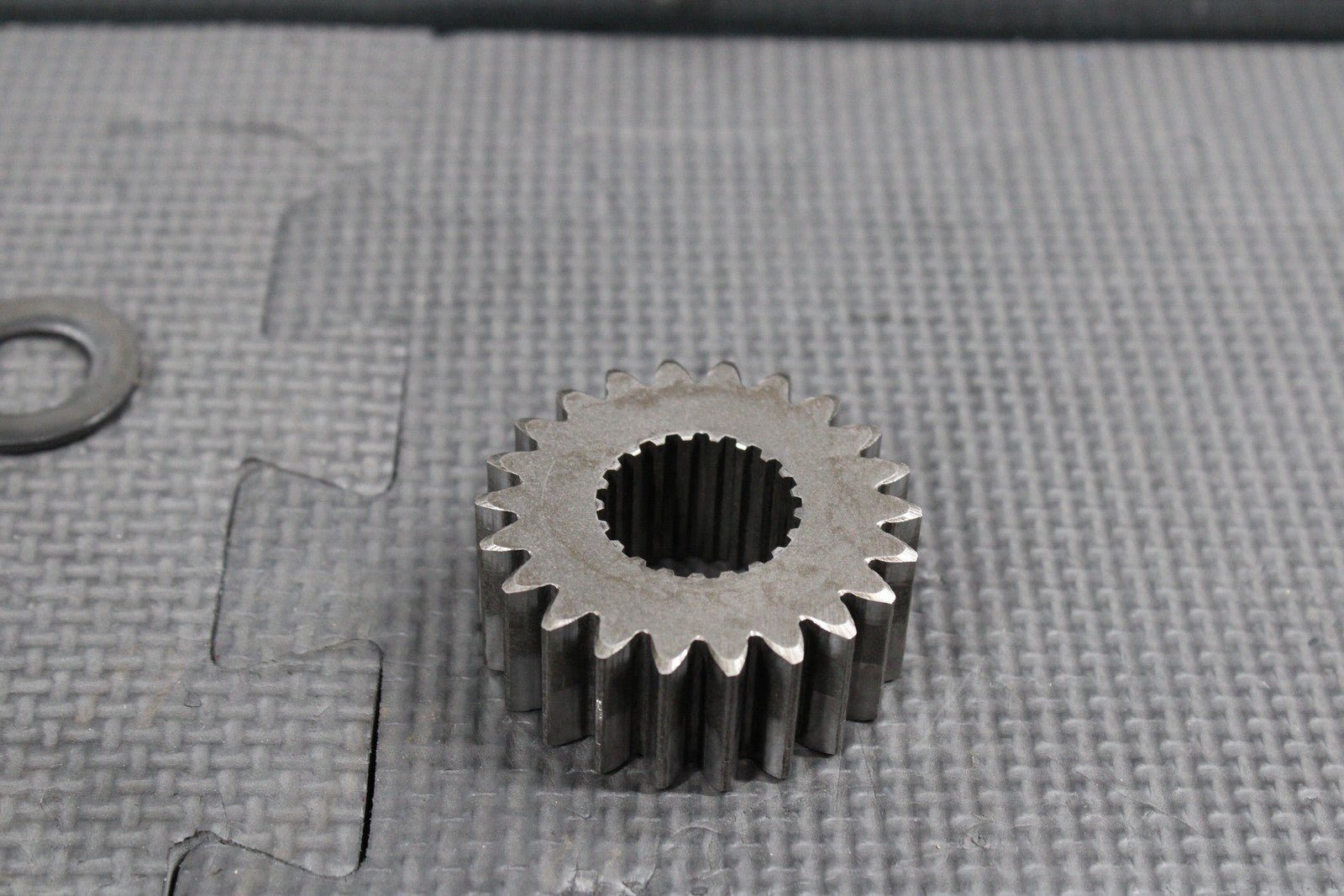 1986 86 - 94 KAWASAKI KDX200 OEM ENGINE CRANKSHAFT PRIMARY GEAR CON ROD 13097 - 1157 - hggarage