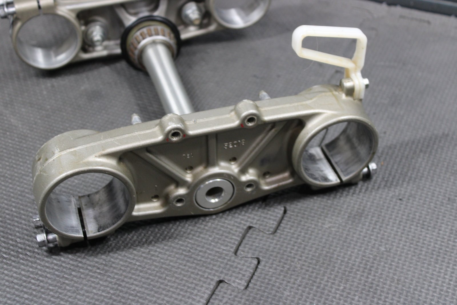 2008 YAMAHA YZ450F OEM FRONT FORKS LOWER UPPER TRIPLE TREE STEM CLAMP - hggarage