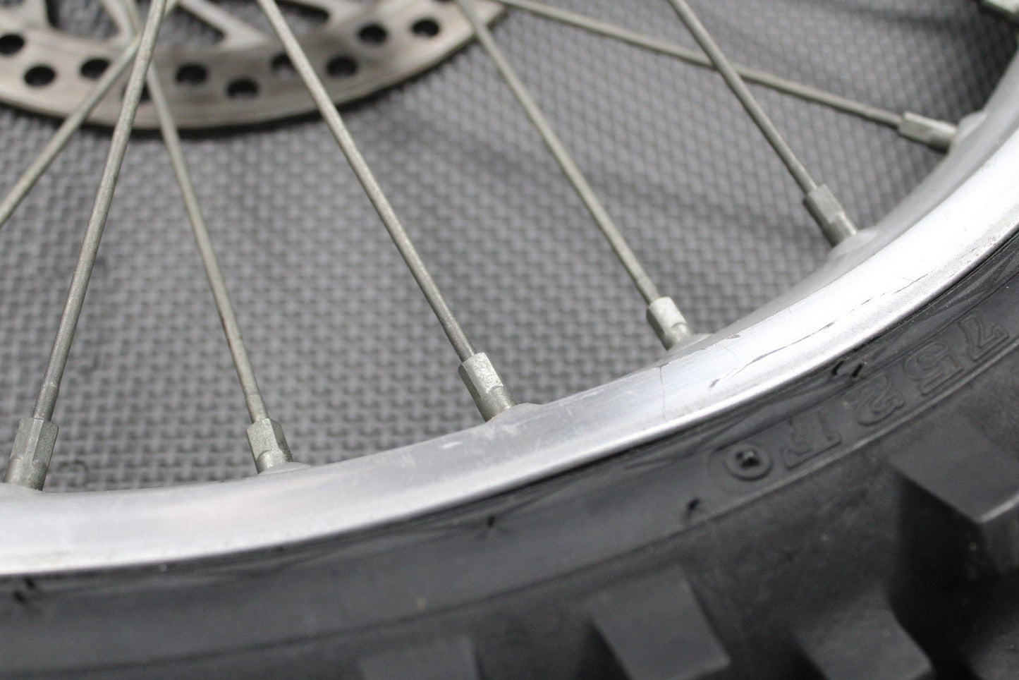 2001 HONDA 95 - 01 CR500R OEM ORIGINAL FRONT WHEEL RIM HUB ROTOR 44650 - MAC - 680 - hggarage