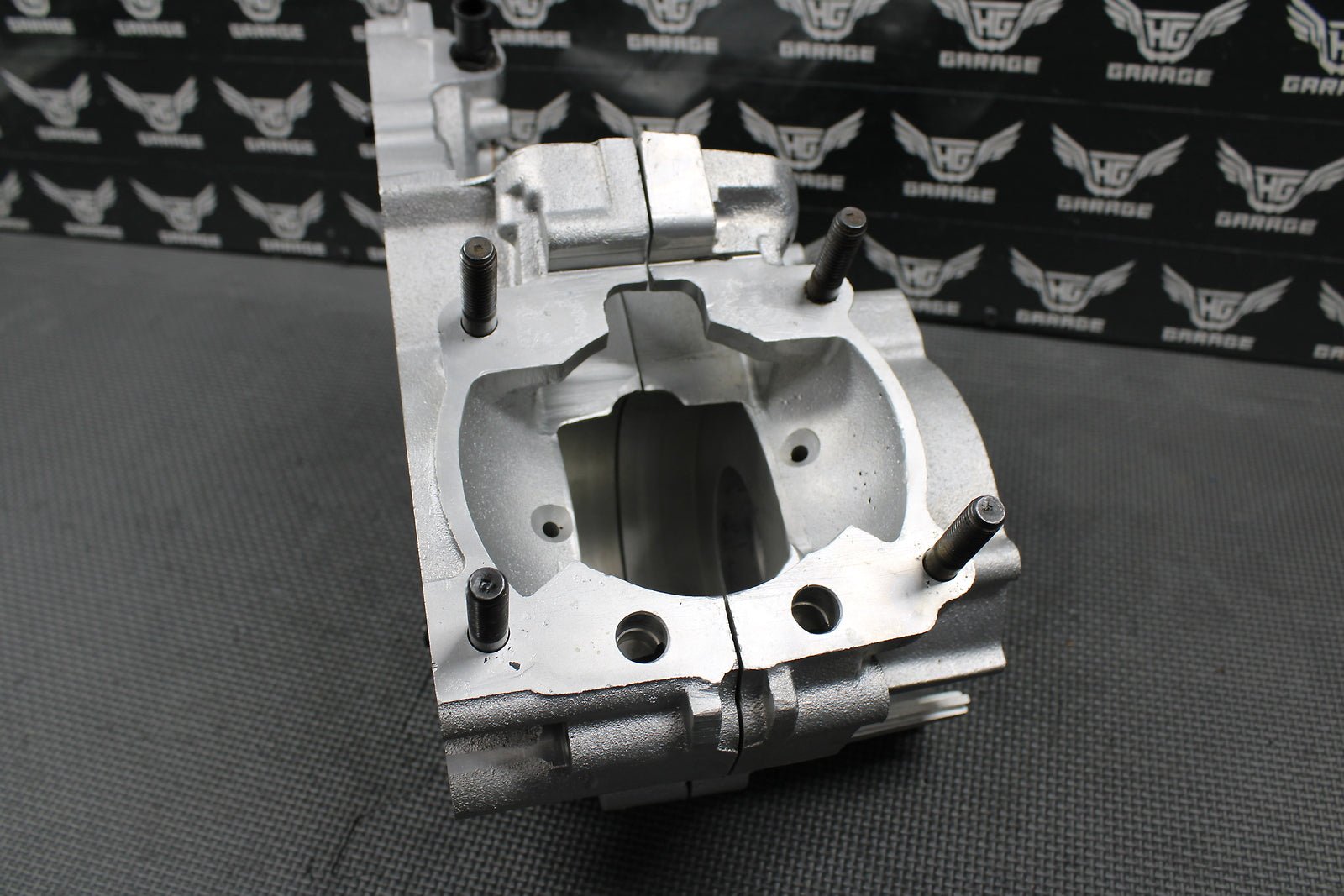 1991 KTM 300 EXC OEM LEFT RIGHT ENGINE MOTOR CRANKCASE CRANK CASES 54630004200 - hggarage