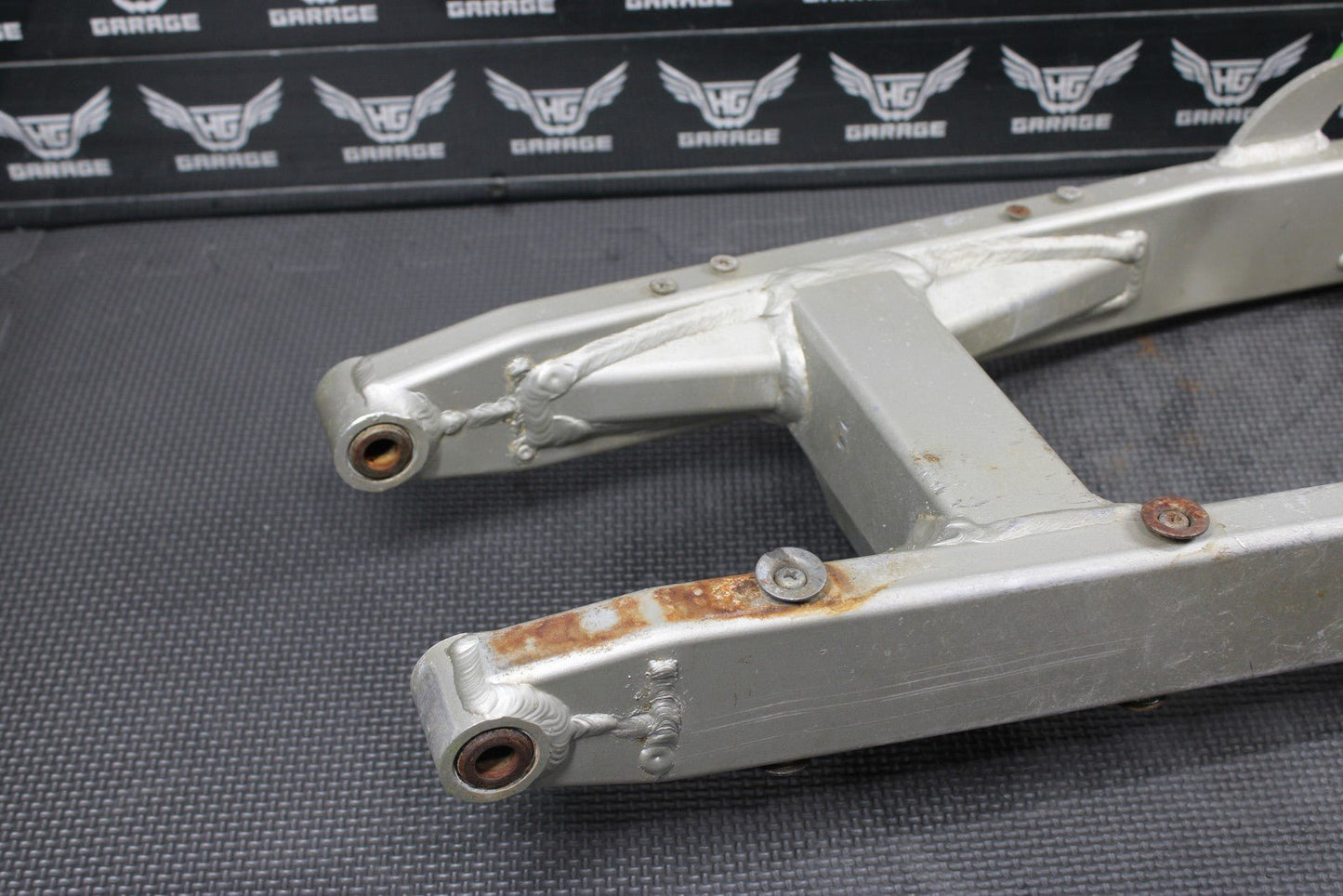 2001 KAWASAKI KX100 OEM SWINGARM SWING ARM SUSPENSION 33001 - 1543 - TX READ DESC! - hggarage