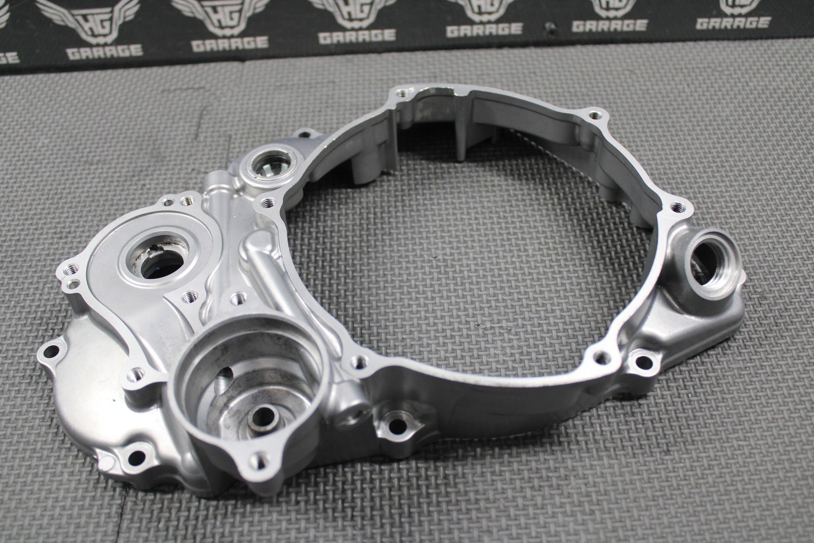 2020 YAMAHA 19 - 22 YZ250F OEM RIGHT CASE INNER CLUTCH COVER B7B - 15431 - 00 - 00 GOOD! - hggarage