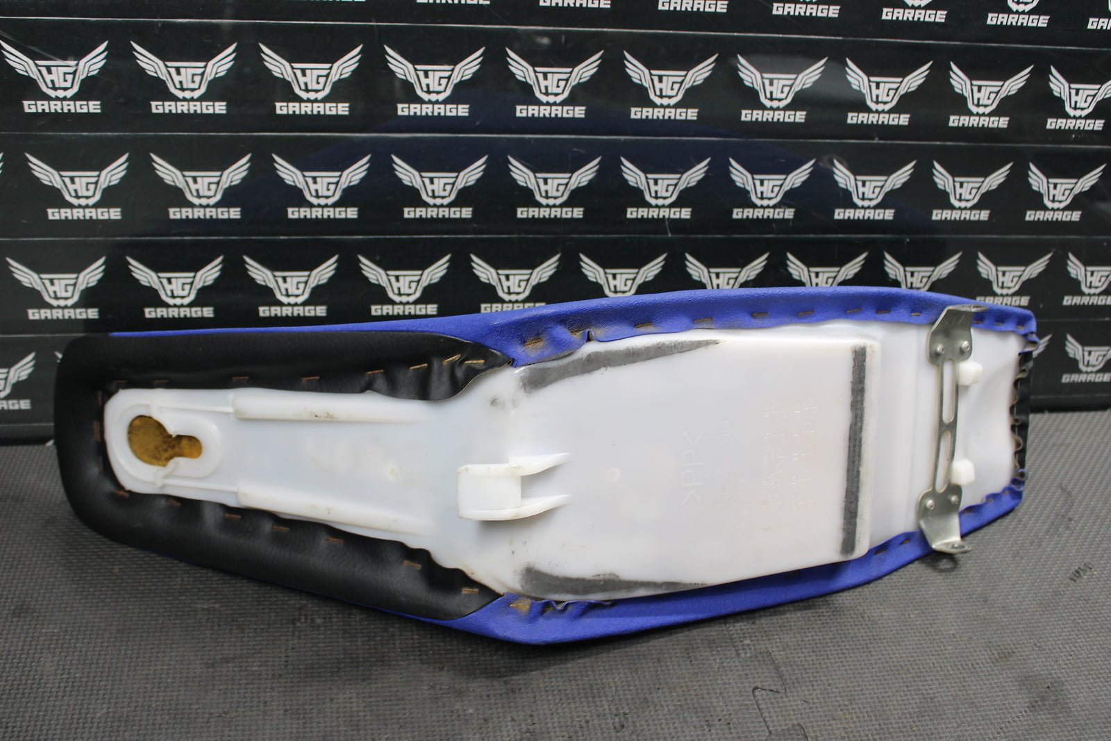 2006 Yamaha YZ450F OEM Seat Saddle 5XC - 24710 - 91 - 00 - hggarage