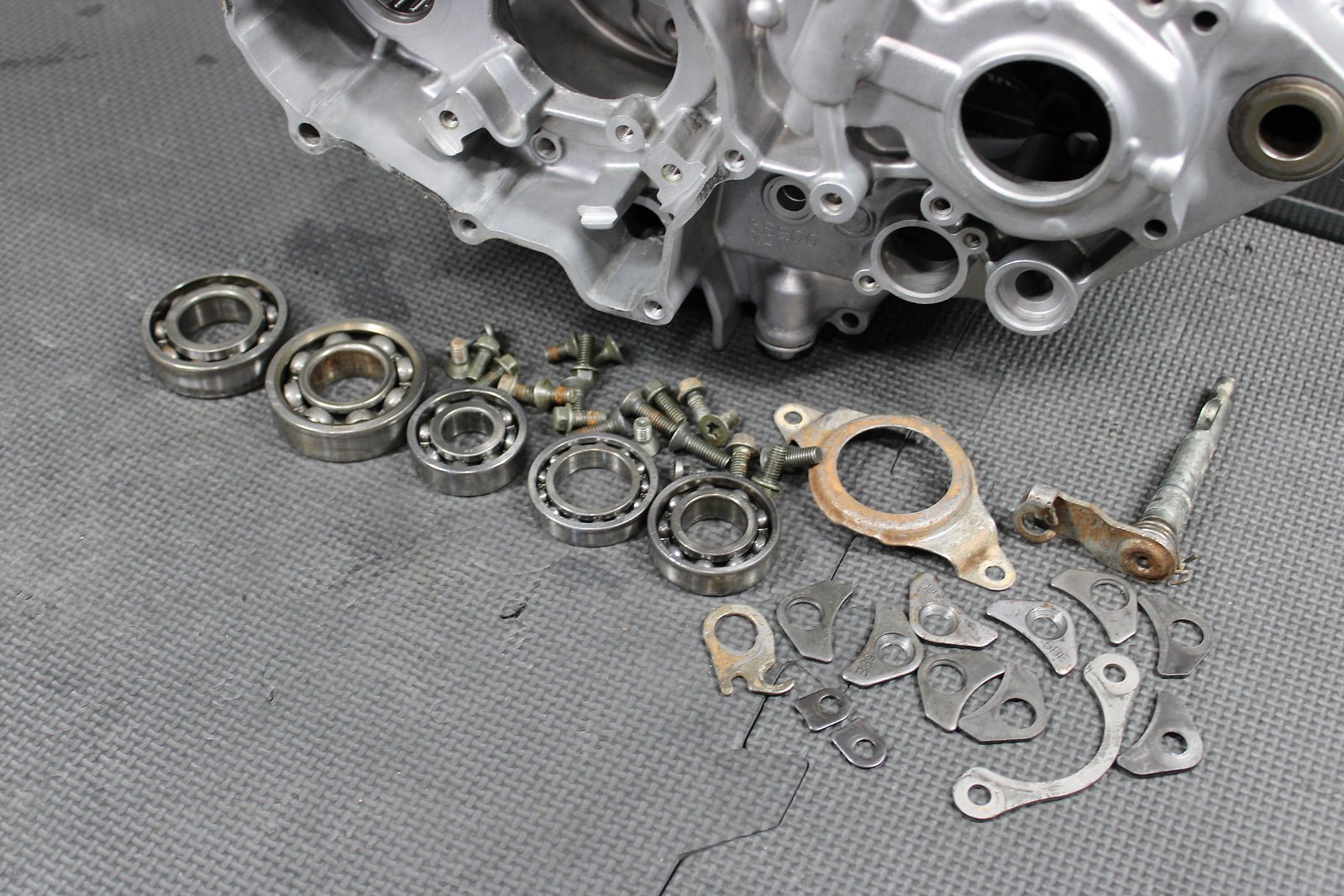 1998 YAMAHA YZ400F OEM LEFT RIGHT ENGINE MOTOR CRANKCASE CRANK CASE BLOCK - hggarage
