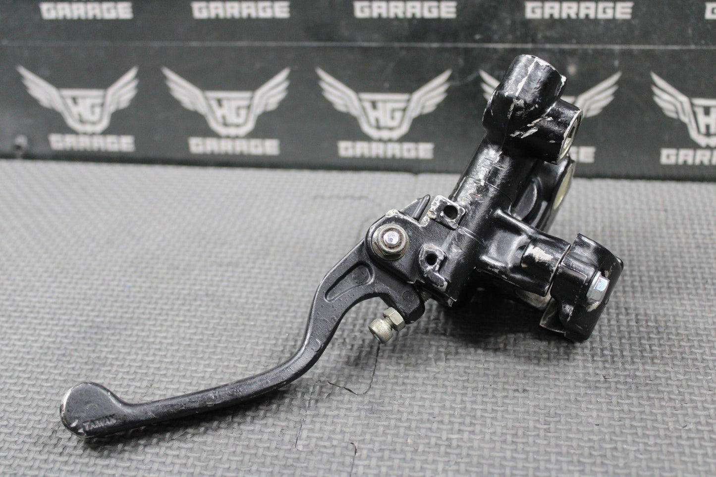1989 HONDA 86 - 90 XR250R 87 - 90 XR600R OEM FRONT BRAKE MASTER CYLINDER W/ LEVER - hggarage