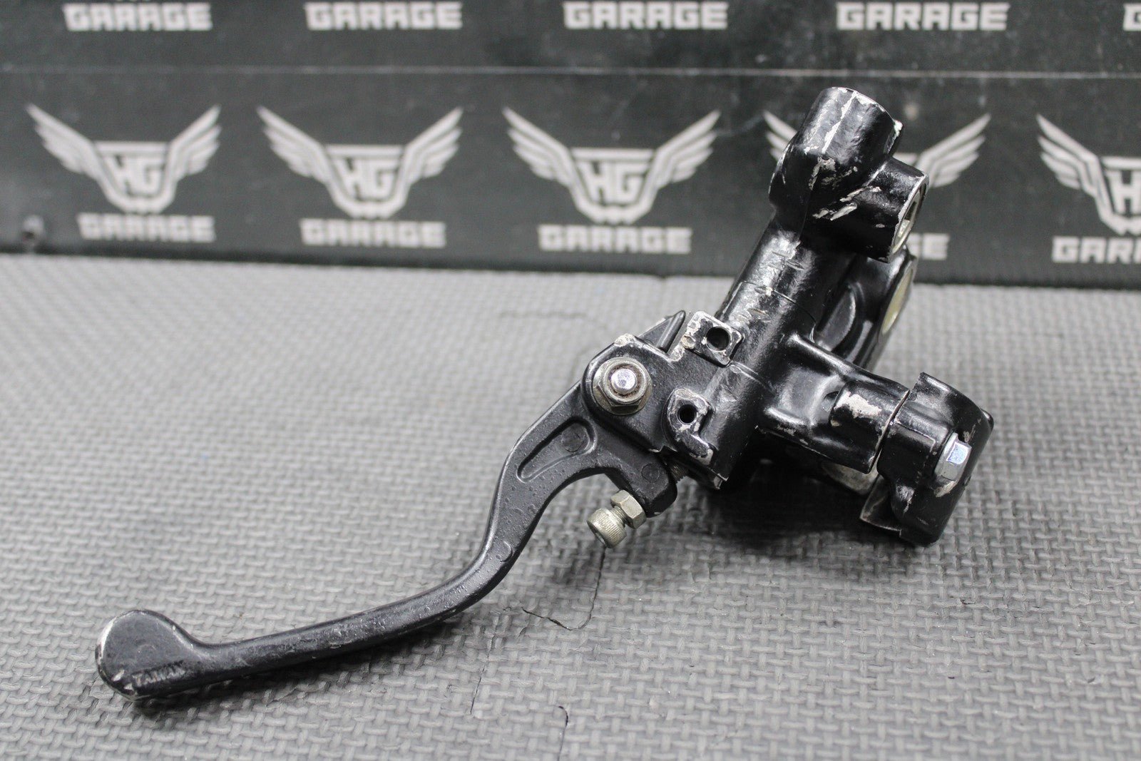 1989 HONDA 86 - 90 XR250R 87 - 90 XR600R OEM FRONT BRAKE MASTER CYLINDER W/ LEVER - hggarage
