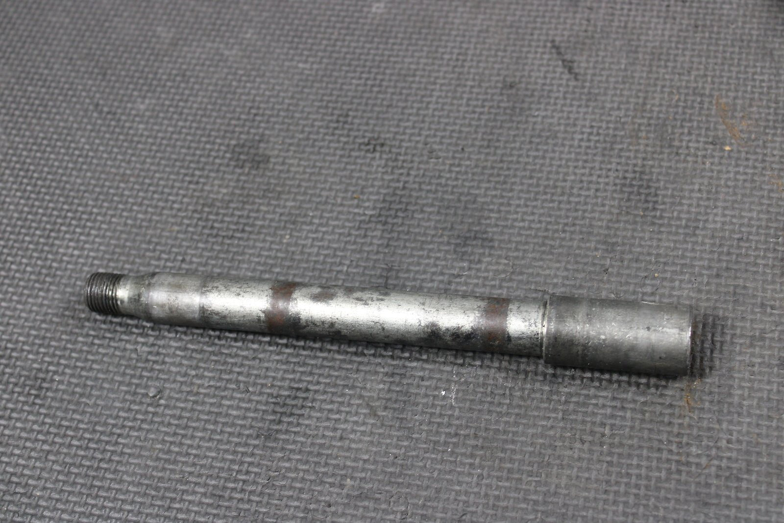 2002 HONDA CRF450R OEM FRONT WHEEL RIM AXLE PIVOT BOLT REAR AXLE - hggarage