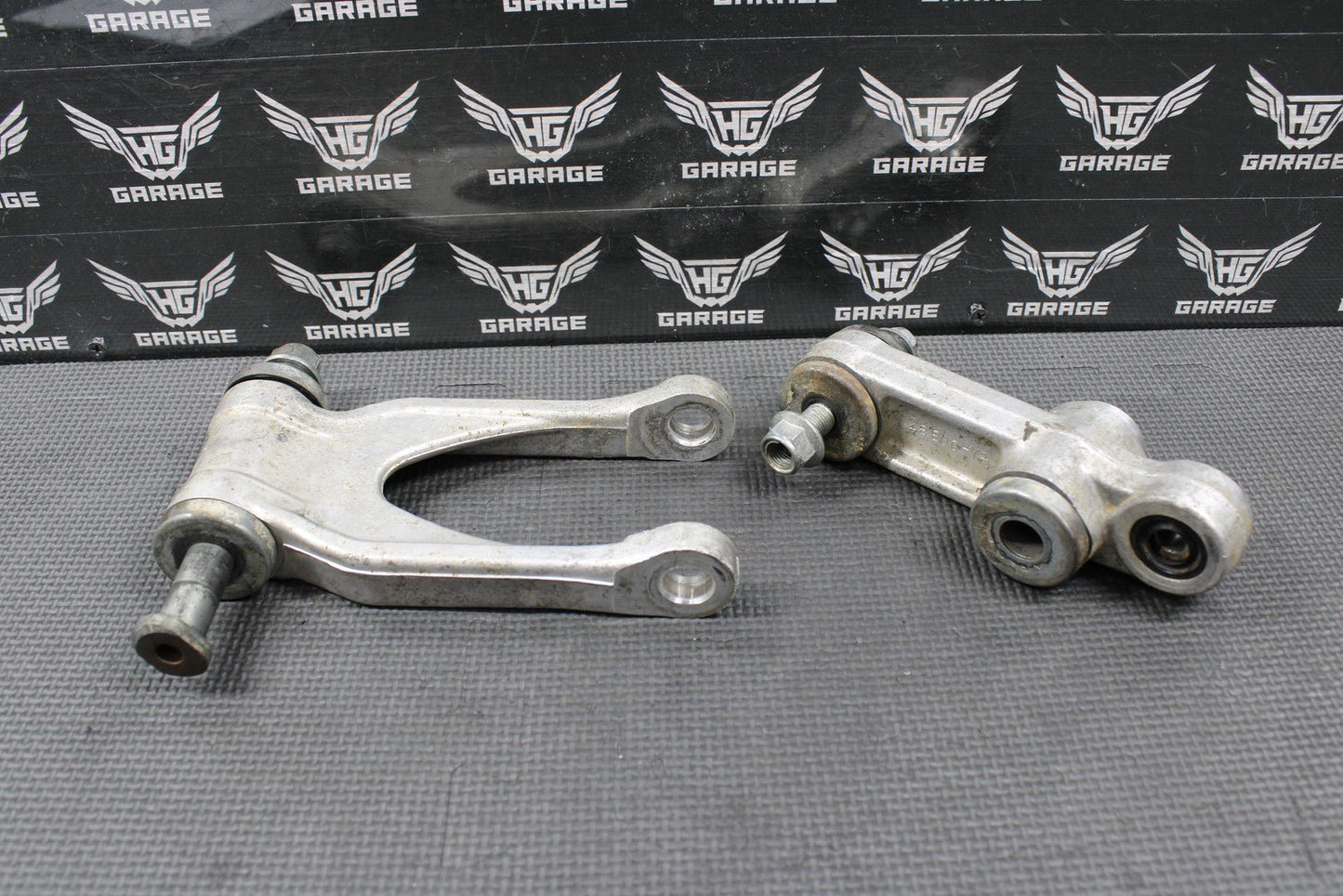 1994 SUZUKI 93 - 95 RM125 93 - 95 RM250 OEM REAR SHOCK LINKAGE LINKS 62600 - 28810 - hggarage