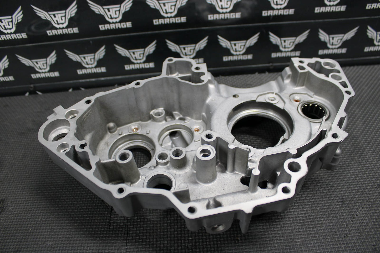 2002 Yamaha WR426F YZ426F OEM Left Side Crankcase Crank Case Half Bottom End - hggarage
