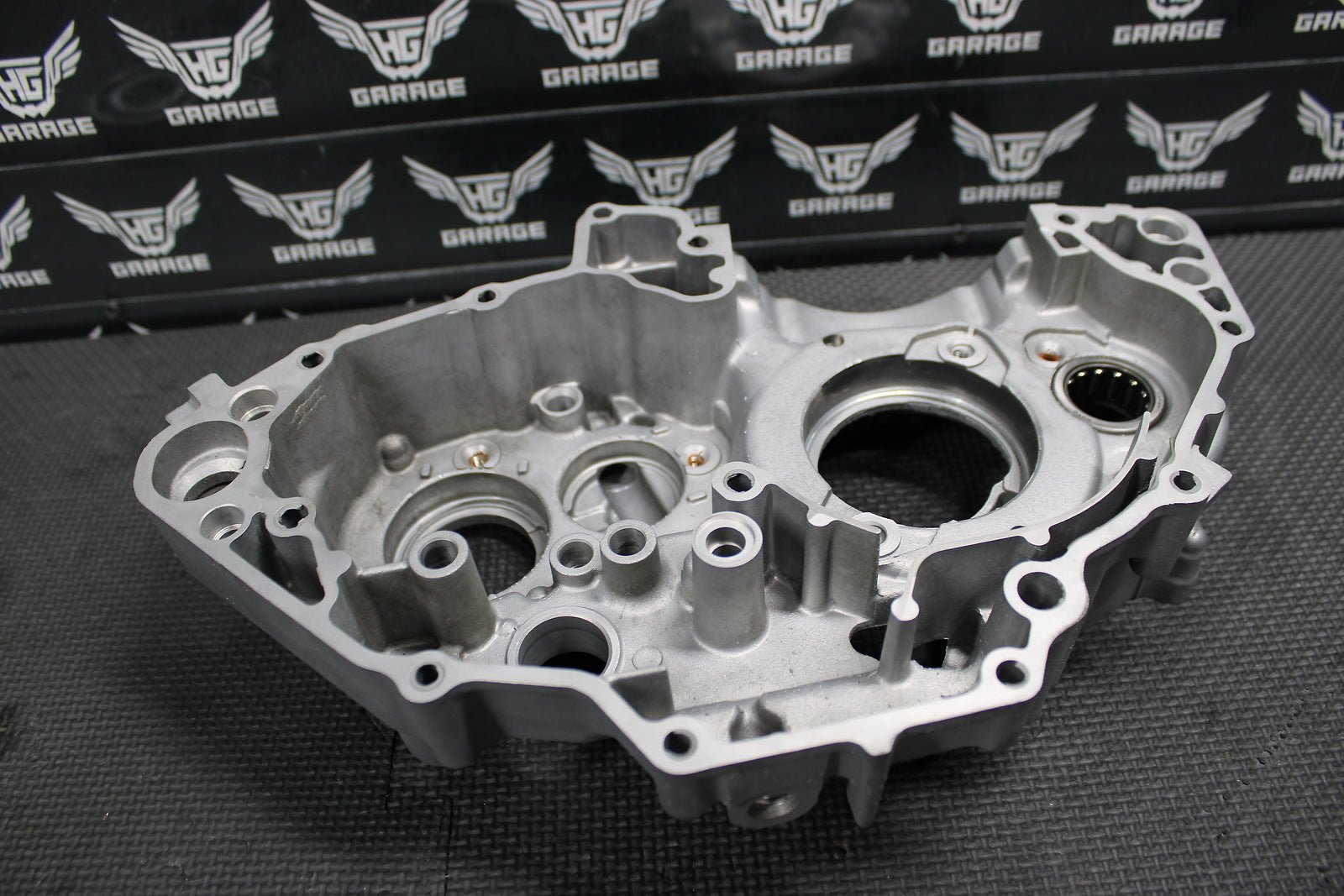 2002 Yamaha WR426F YZ426F OEM Left Side Crankcase Crank Case Half Bottom End - hggarage