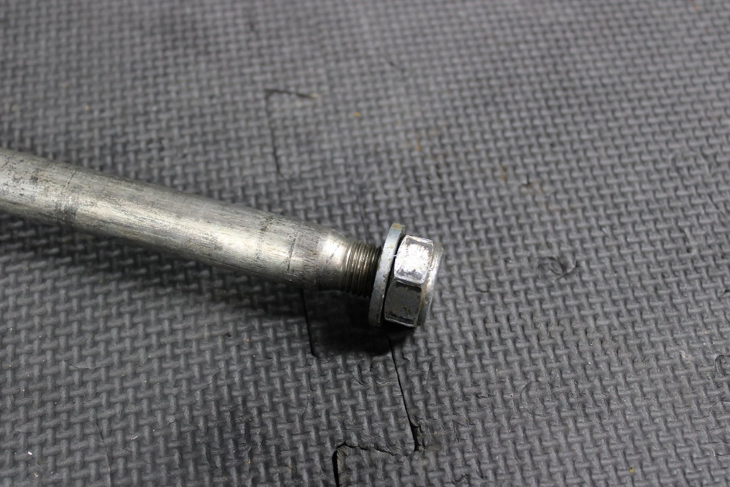 2007 HONDA CR125R OEM REAR BACK SWINGARM BOLT SUSPENSION PIVOT AXLE 52101 - KZ4 - J4 - hggarage