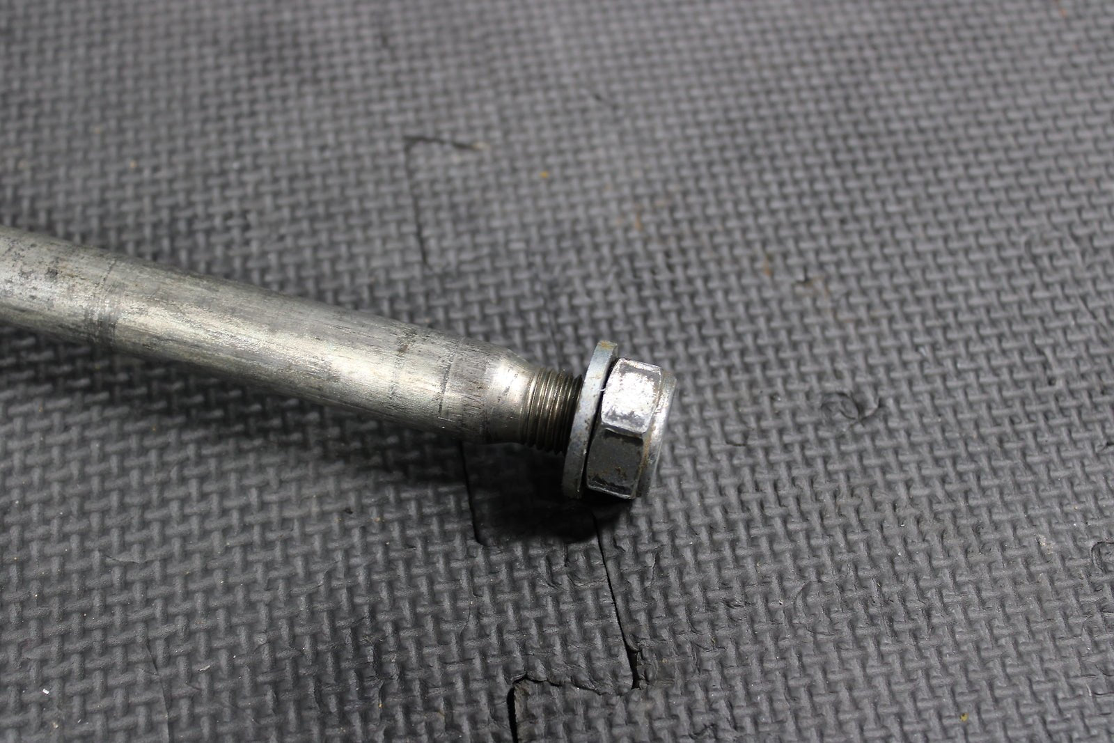 2007 HONDA CR125R OEM REAR BACK SWINGARM BOLT SUSPENSION PIVOT AXLE 52101 - KZ4 - J4 - hggarage