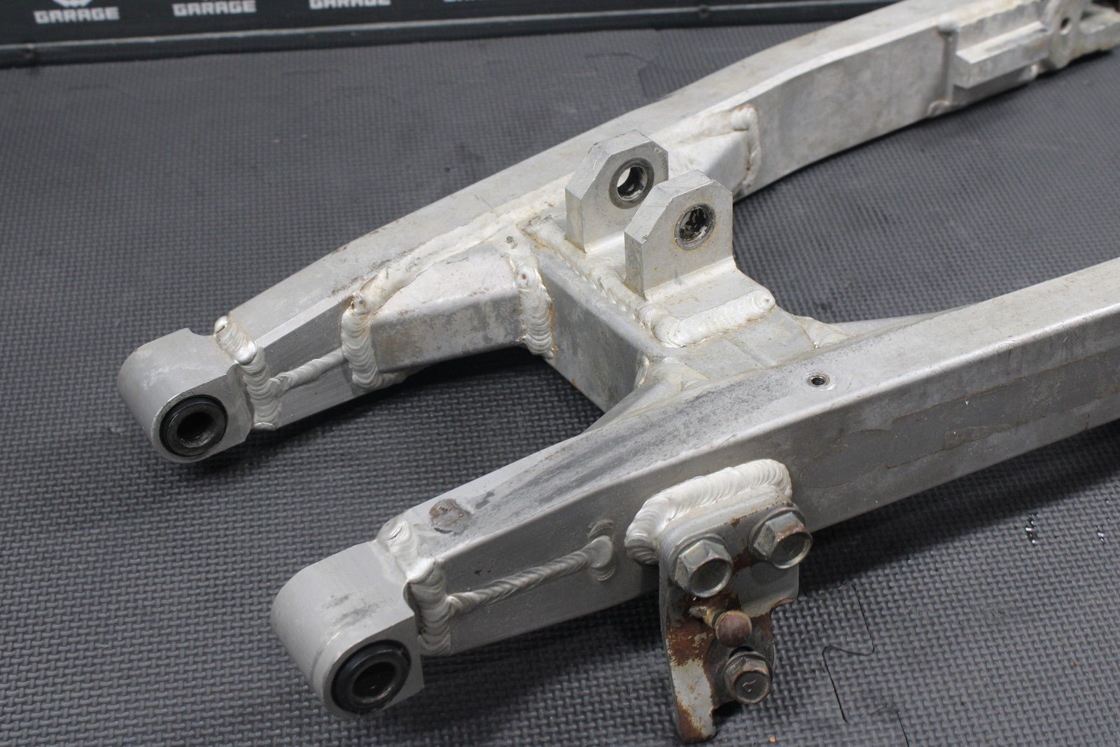 1986 KAWASAKI KDX200 OEM REAR SWINGARM SWING ARM SUSPENSION 33001 - 1259 - hggarage