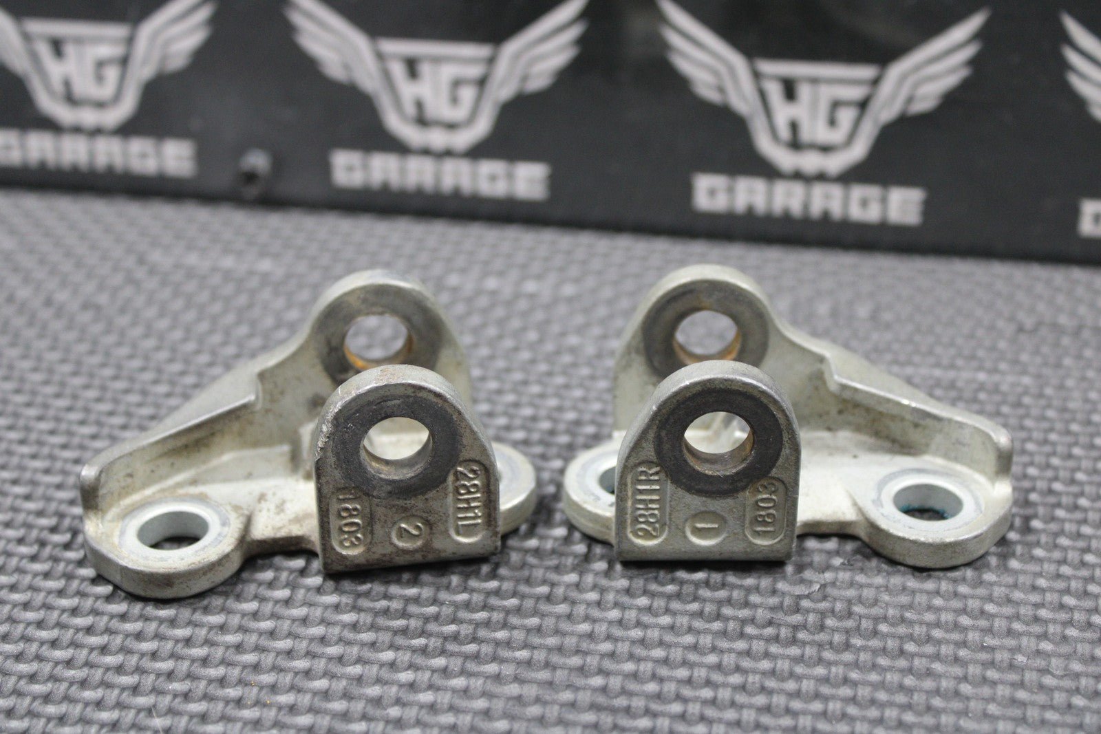 2019 SUZUKI RMZ250 RMZ450 OEM RIGHT LEFT FOOTPEG FOOTREST MOUNTING BRACKETS - hggarage