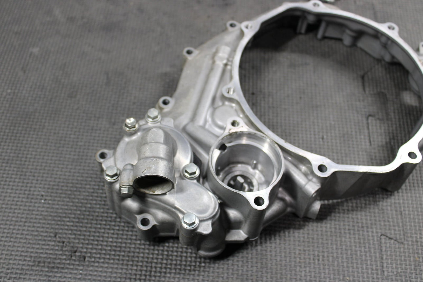 2010 Yamaha YZ450F OEM Engine Motor Side Clutch Cover Assembly 33D - 15415 - 10 - 00 - hggarage