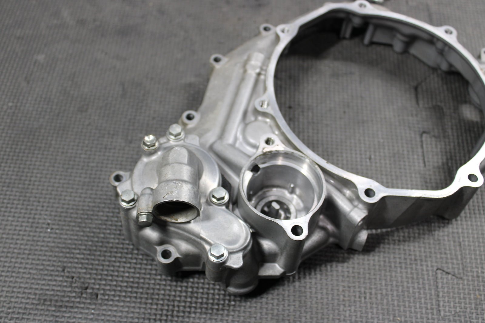2010 Yamaha YZ450F OEM Engine Motor Side Clutch Cover Assembly 33D - 15415 - 10 - 00 - hggarage