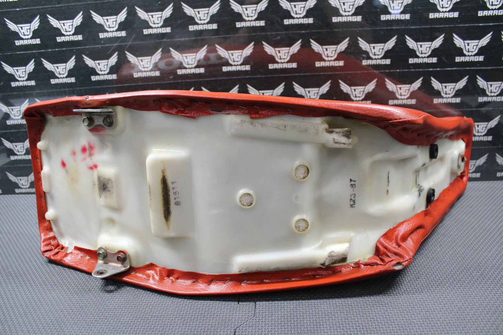 1988 HONDA 88 - 89 CR125R CR250R CR500R OEM SEAT SADDLE FOAM PAN LOW 77100 - KZ4 - 000 - hggarage