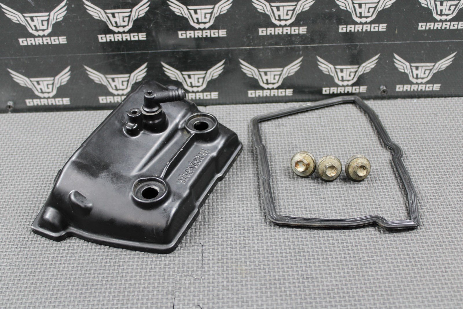 2010 06 - 13 KTM 250 XCF - W OEM ENGINE MOTOR CYLINDER HEAD VALVE COVER 77036052100 - hggarage