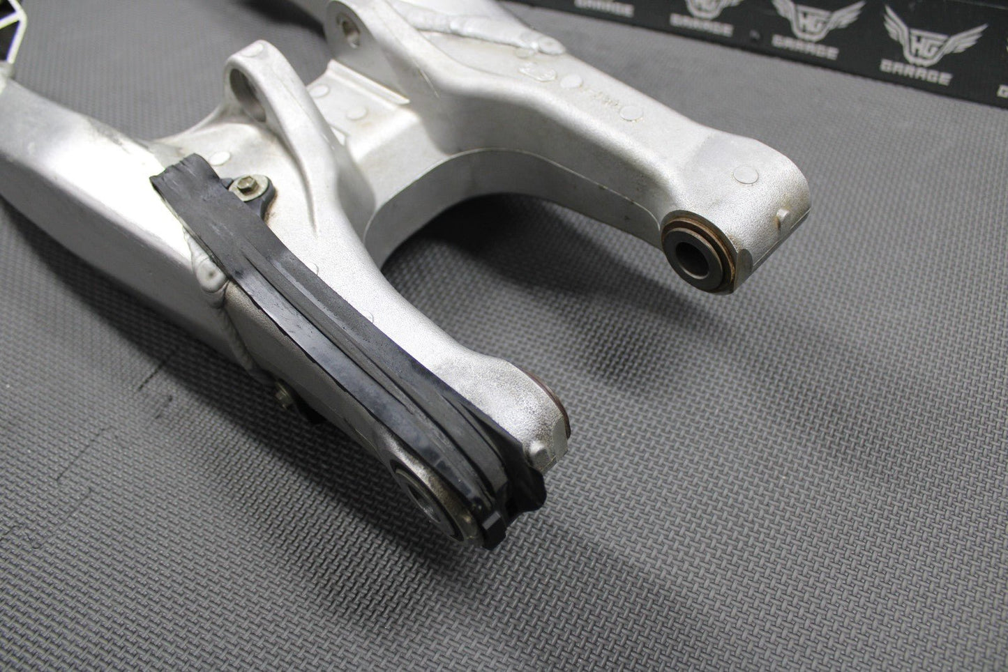2020 SUZUKI 19 - 21 RMZ250 OEM SWINGARM SWING ARM SUSPENSION 61000 - 46K00 GOOD! - hggarage