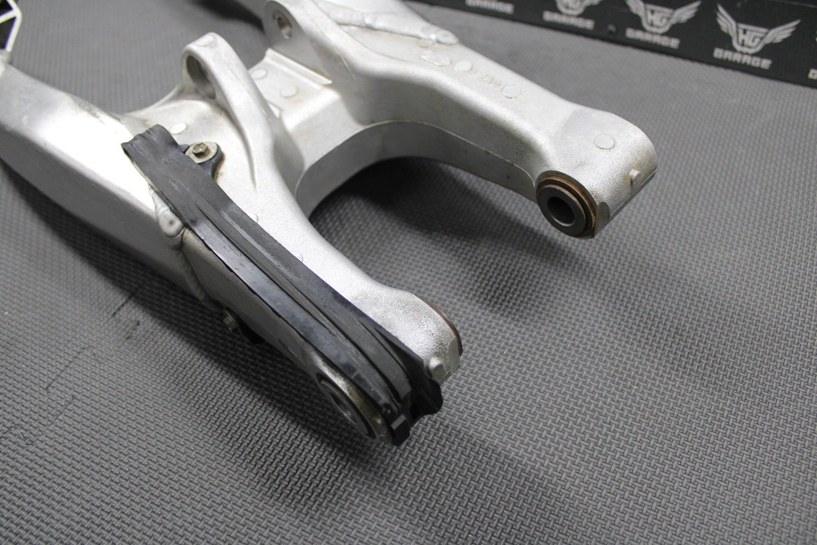 2020 SUZUKI 19 - 21 RMZ250 OEM SWINGARM SWING ARM SUSPENSION 61000 - 46K00 GOOD! - hggarage
