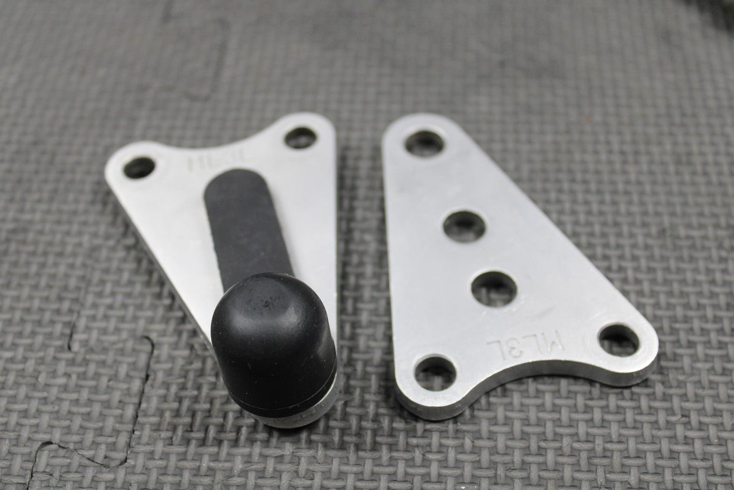 1988 1989 HONDA CR250R 87 - 88 CR500R OEM ENGINE MOTOR MOUNT HEAD HANGER BRACKETS - hggarage