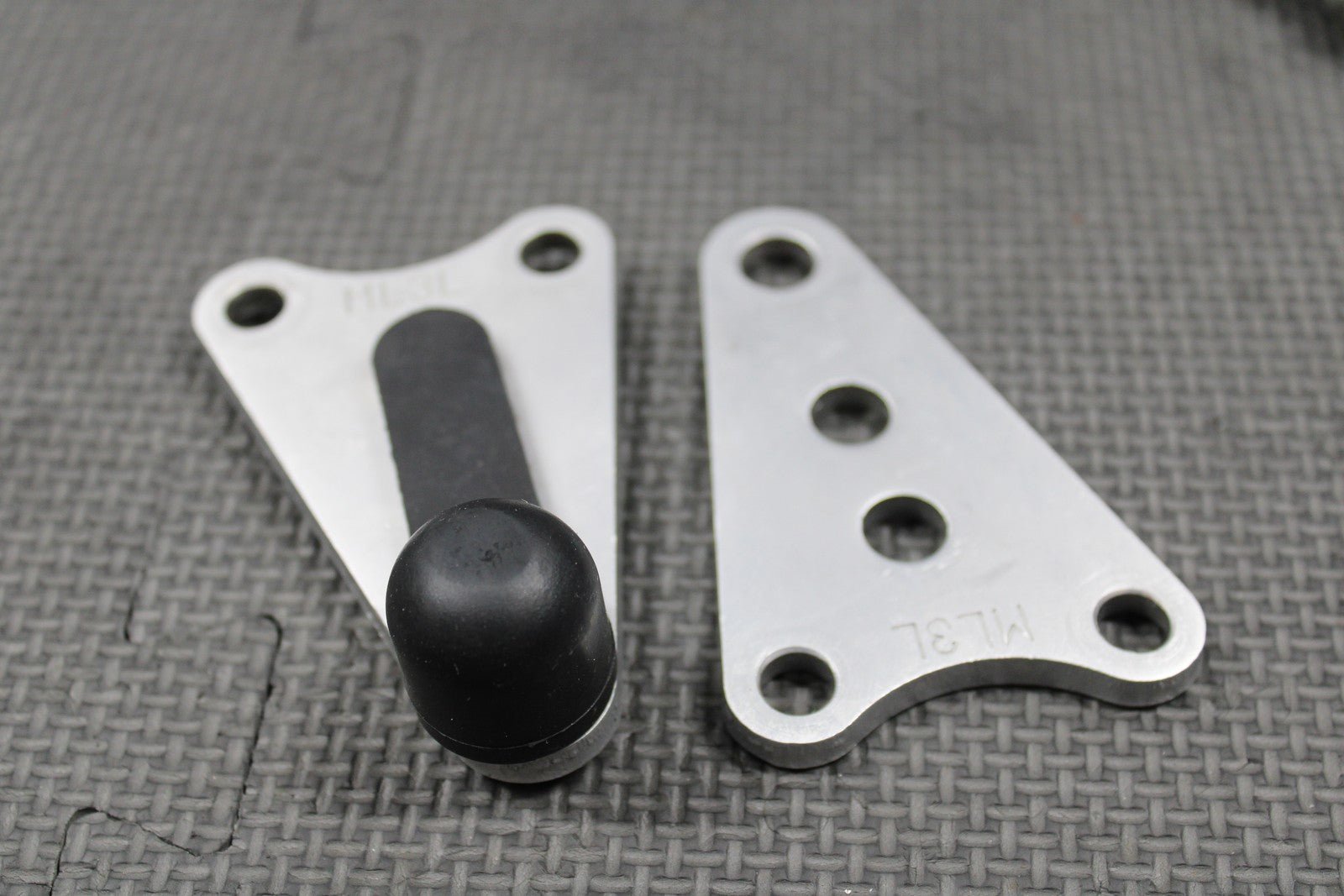 1988 1989 HONDA CR250R 87 - 88 CR500R OEM ENGINE MOTOR MOUNT HEAD HANGER BRACKETS - hggarage