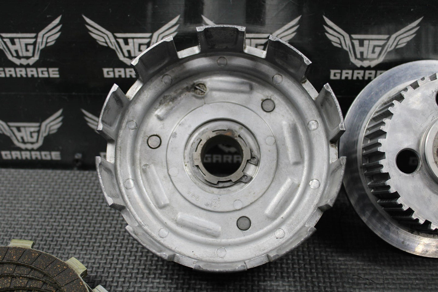 1989 HONDA 88 - 95 XR250R OEM CLUTCH BASKET HUB PRESSURE PLATE W PLATES SPRINGS - hggarage