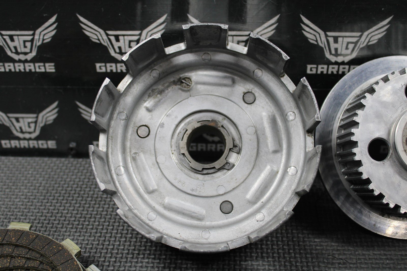 1989 HONDA 88 - 95 XR250R OEM CLUTCH BASKET HUB PRESSURE PLATE W PLATES SPRINGS - hggarage