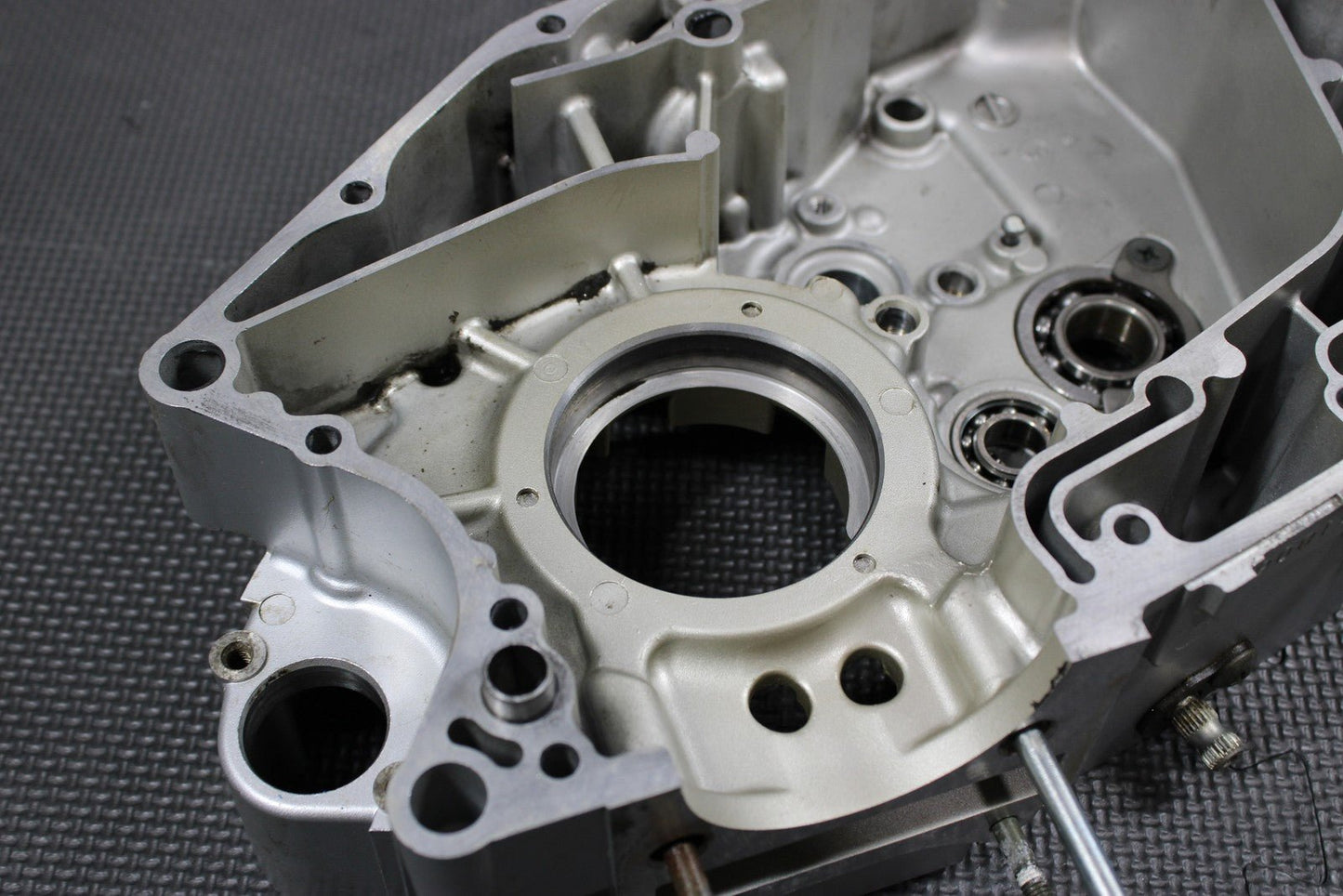 2005 SUZUKI DR200SE K5 OEM LEFT RIGHT ENGINE MOTOR CRANKCASE CRANK CASES BLOCK - hggarage