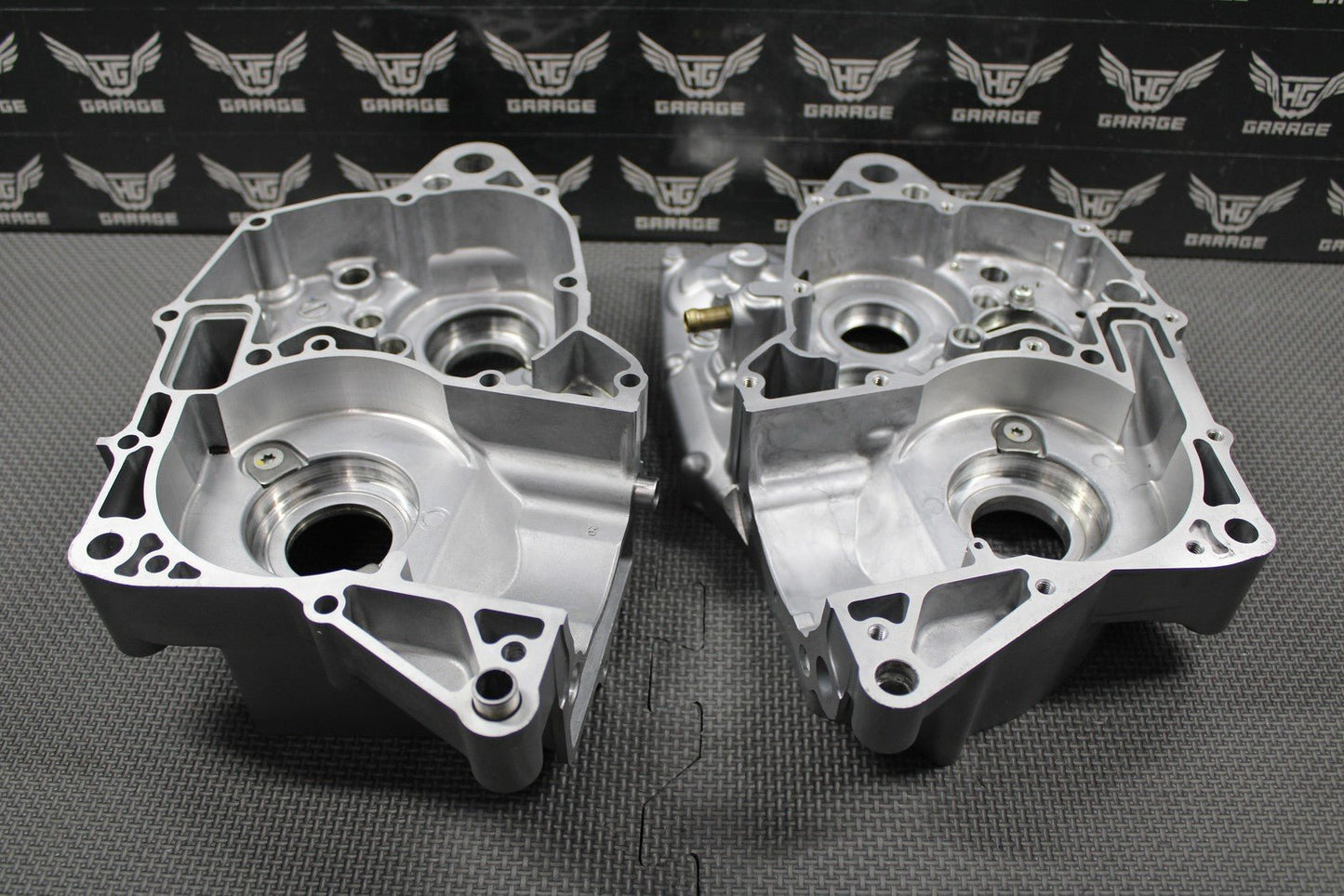 2020 SUZUKI RMZ250 OEM LEFT RIGHT ENGINE CRANKCASE CRANK CASES 11301 - 49850 MINT! - hggarage