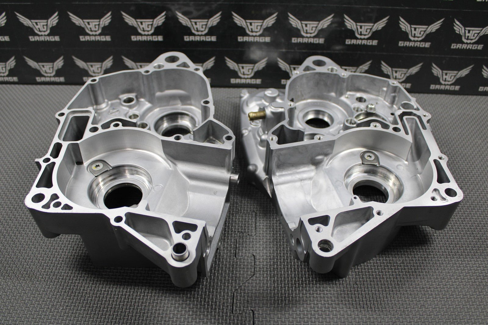 2020 SUZUKI RMZ250 OEM LEFT RIGHT ENGINE CRANKCASE CRANK CASES 11301 - 49850 MINT! - hggarage