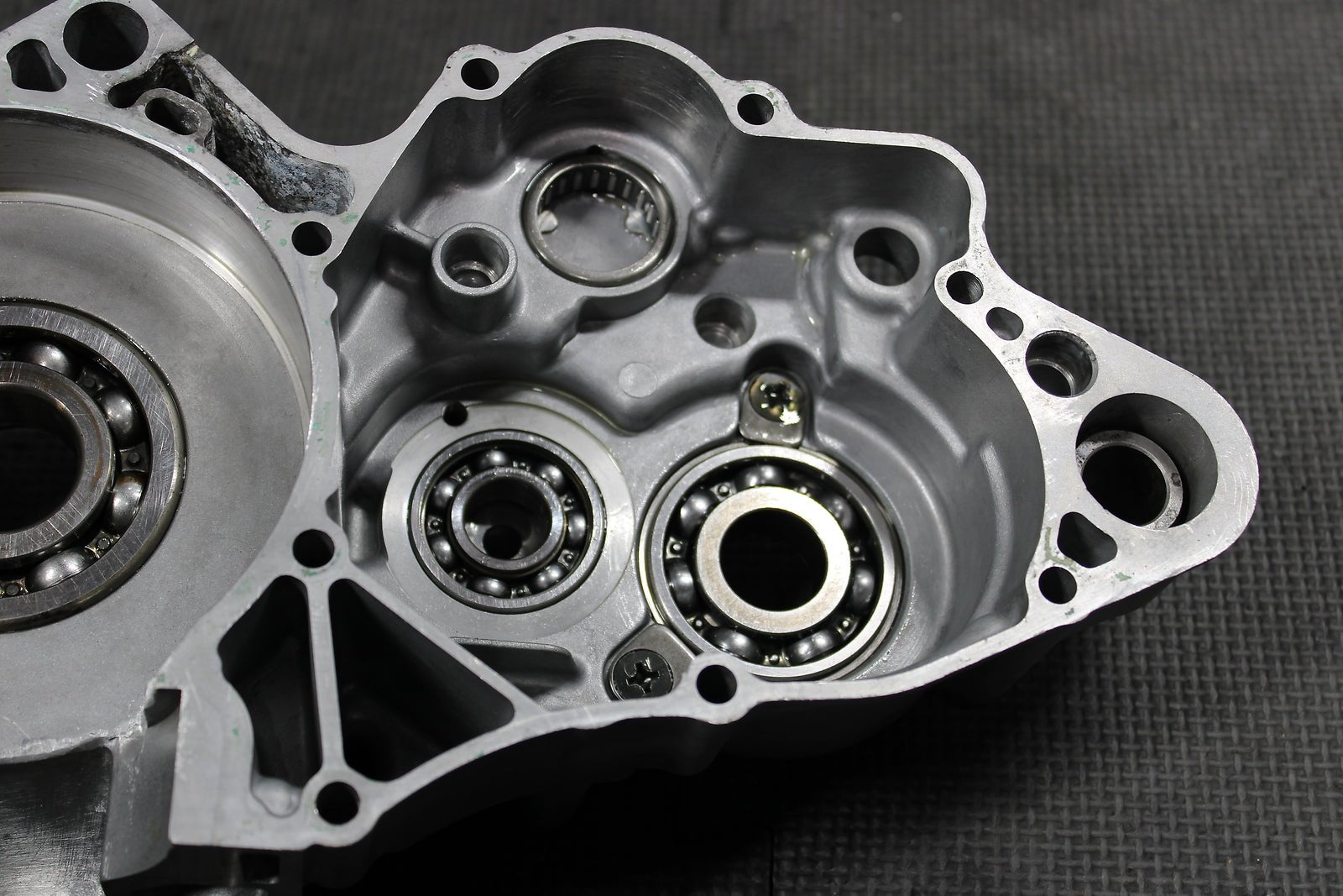2002 Suzuki RM250 OEM Left Right Engine Motor Crankcase Crank Cases 11300 - 37863 - hggarage