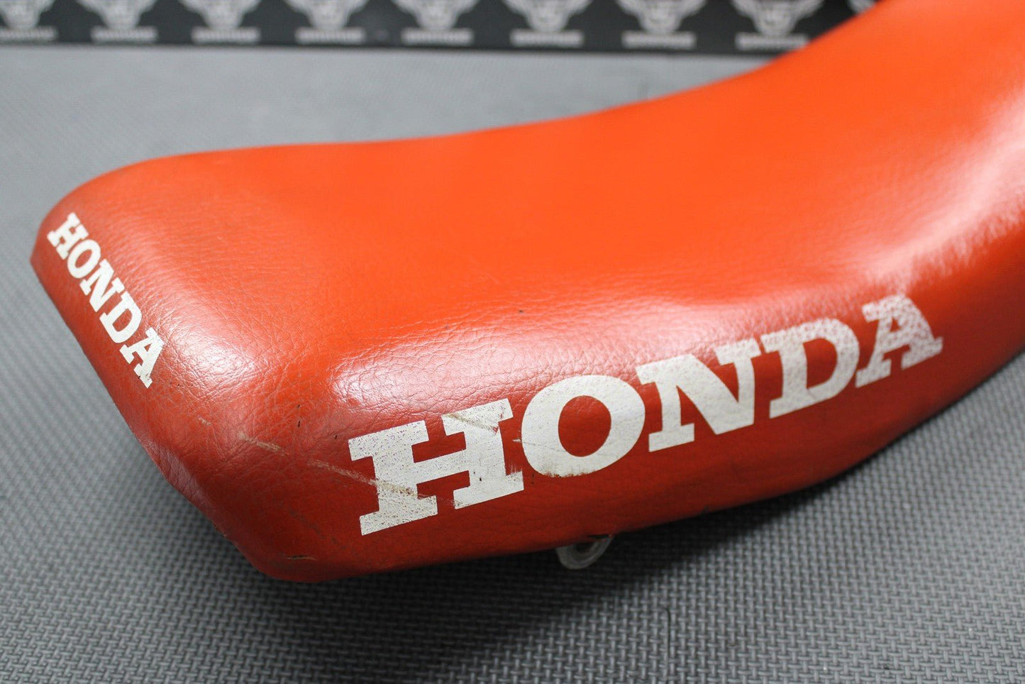 1988 HONDA 88 - 89 CR125R CR250R CR500R OEM SEAT SADDLE FOAM PAN LOW 77100 - KZ4 - 000 - hggarage
