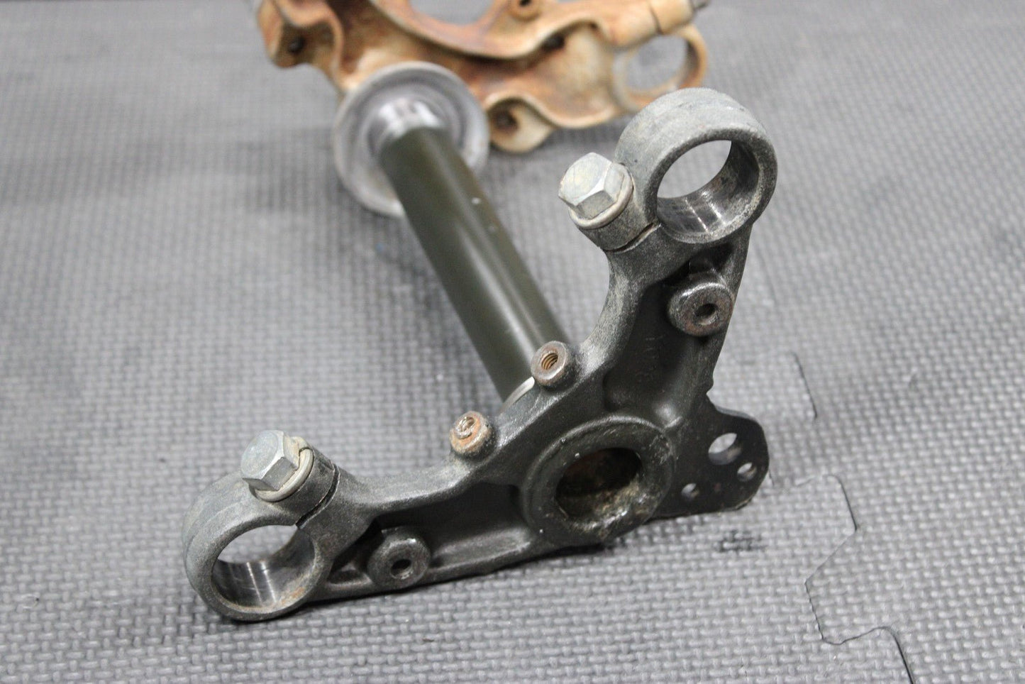 1997 94 - 97 YAMAHA RT100 OEM FRONT FORKS LOWER UPPER TRIPLE TREE STEM CLAMP - hggarage