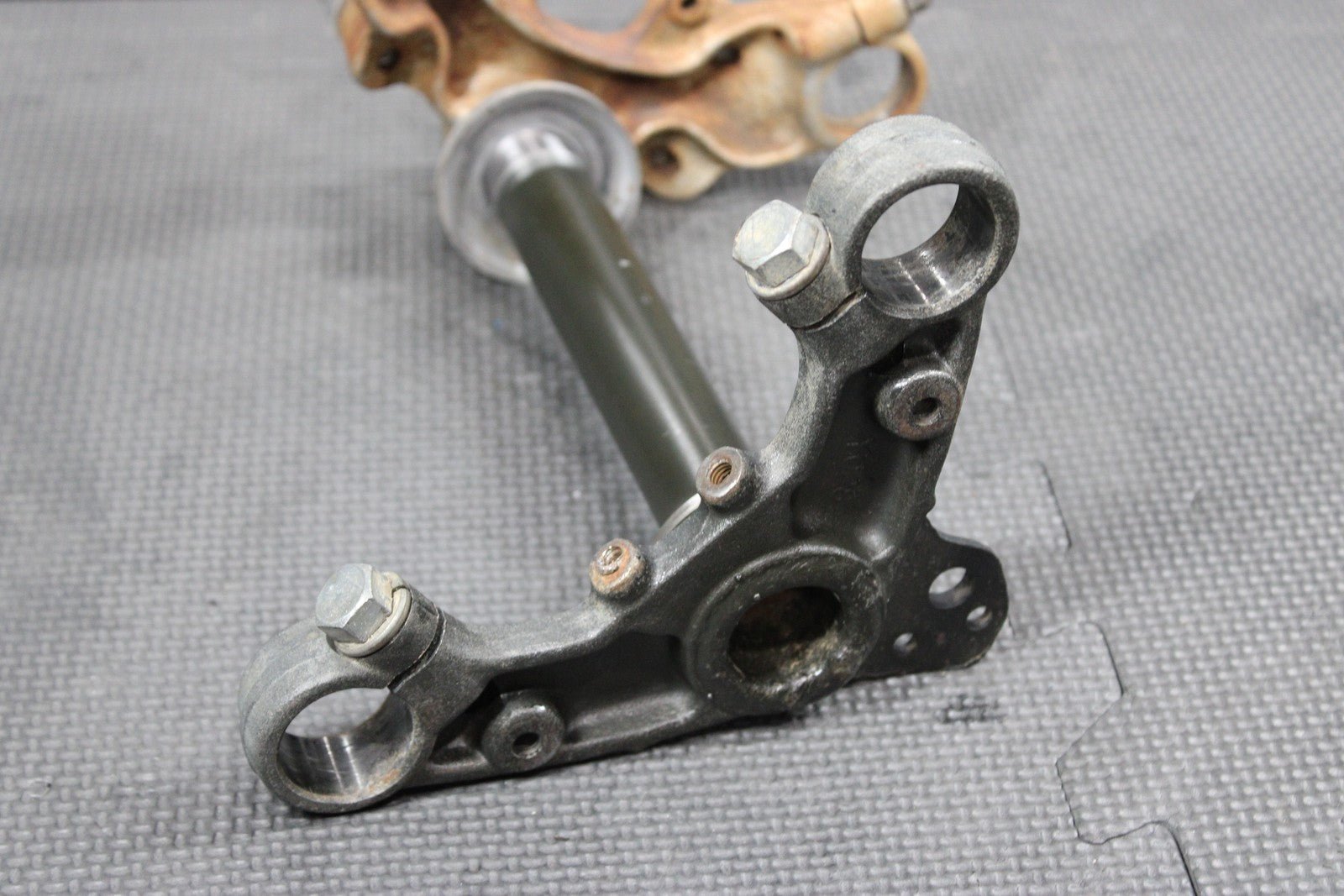 1997 94 - 97 YAMAHA RT100 OEM FRONT FORKS LOWER UPPER TRIPLE TREE STEM CLAMP - hggarage