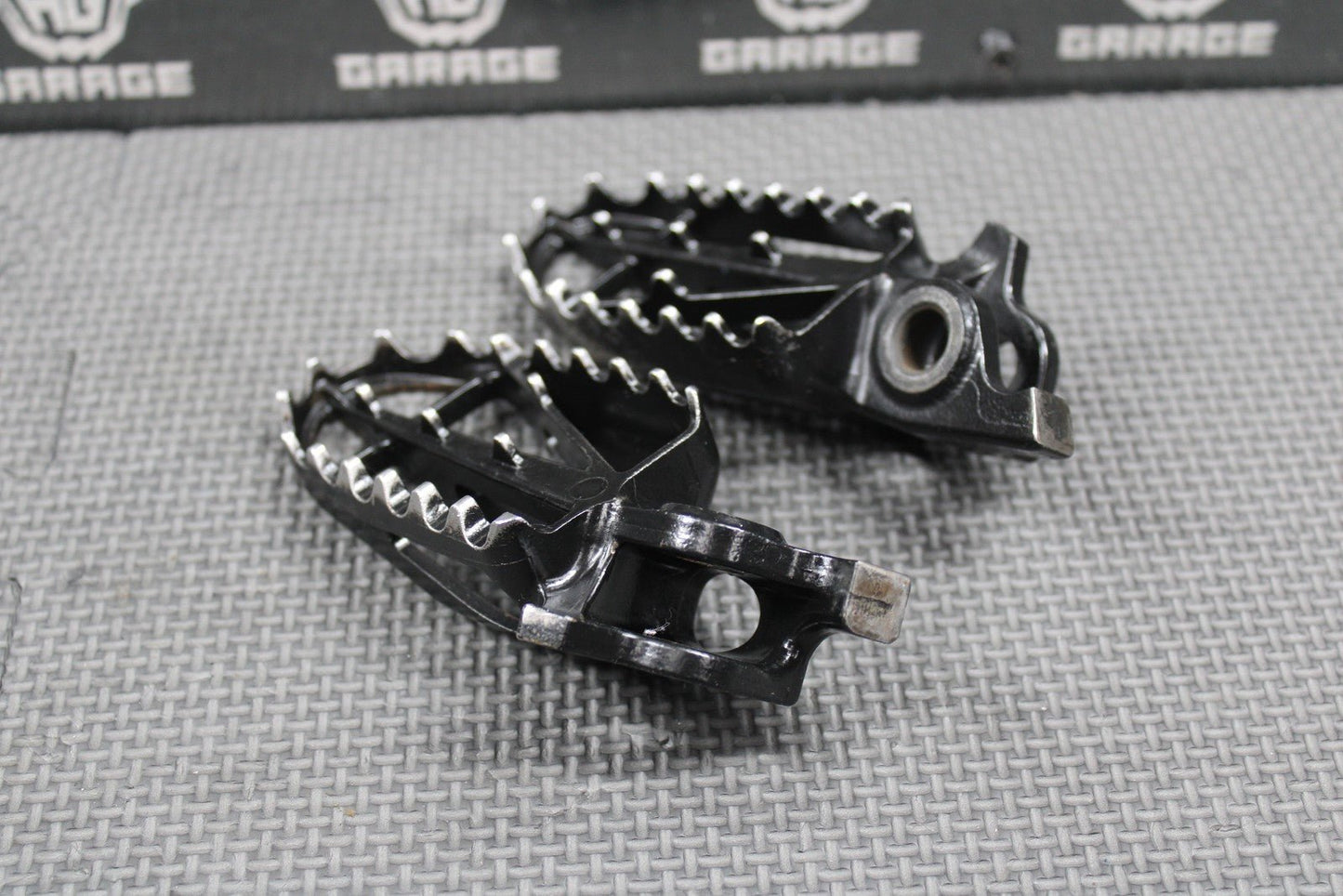 2006 HONDA CRF450X CR125 CR250R OEM RIGHT LEFT FOOT REST PEGS PEDALS FOOTPEGS - hggarage