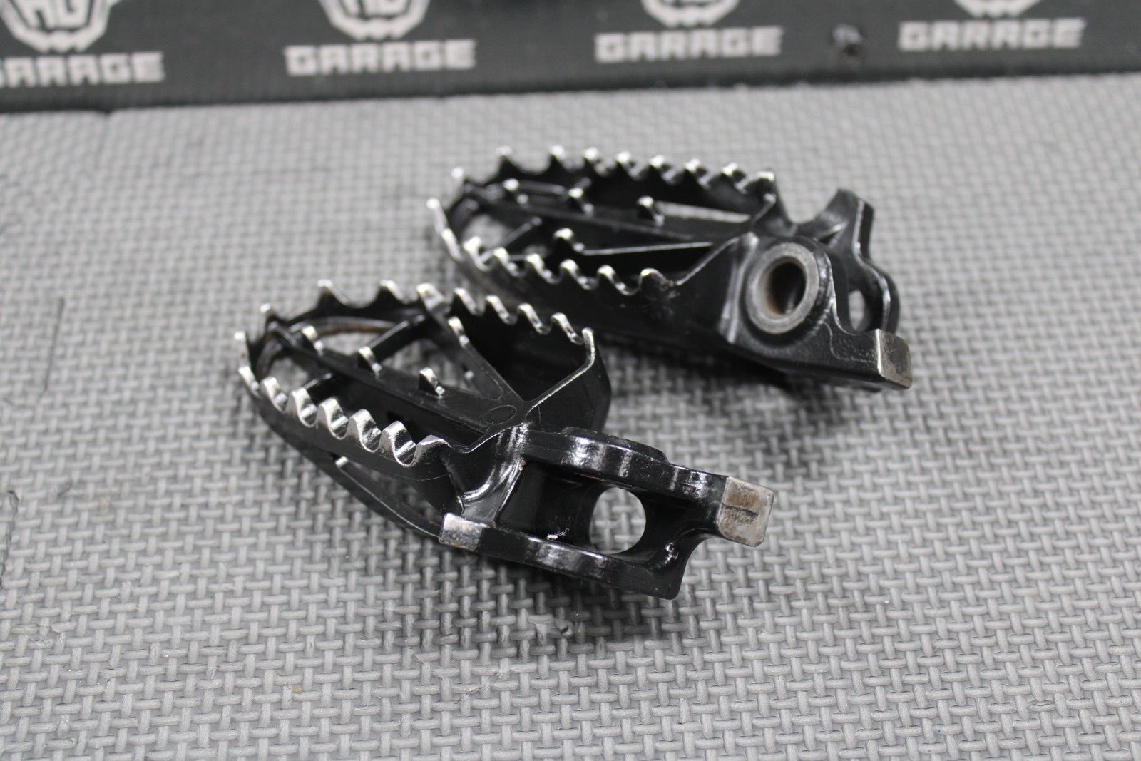 2006 HONDA CRF450X CR125 CR250R OEM RIGHT LEFT FOOT REST PEGS PEDALS FOOTPEGS - hggarage