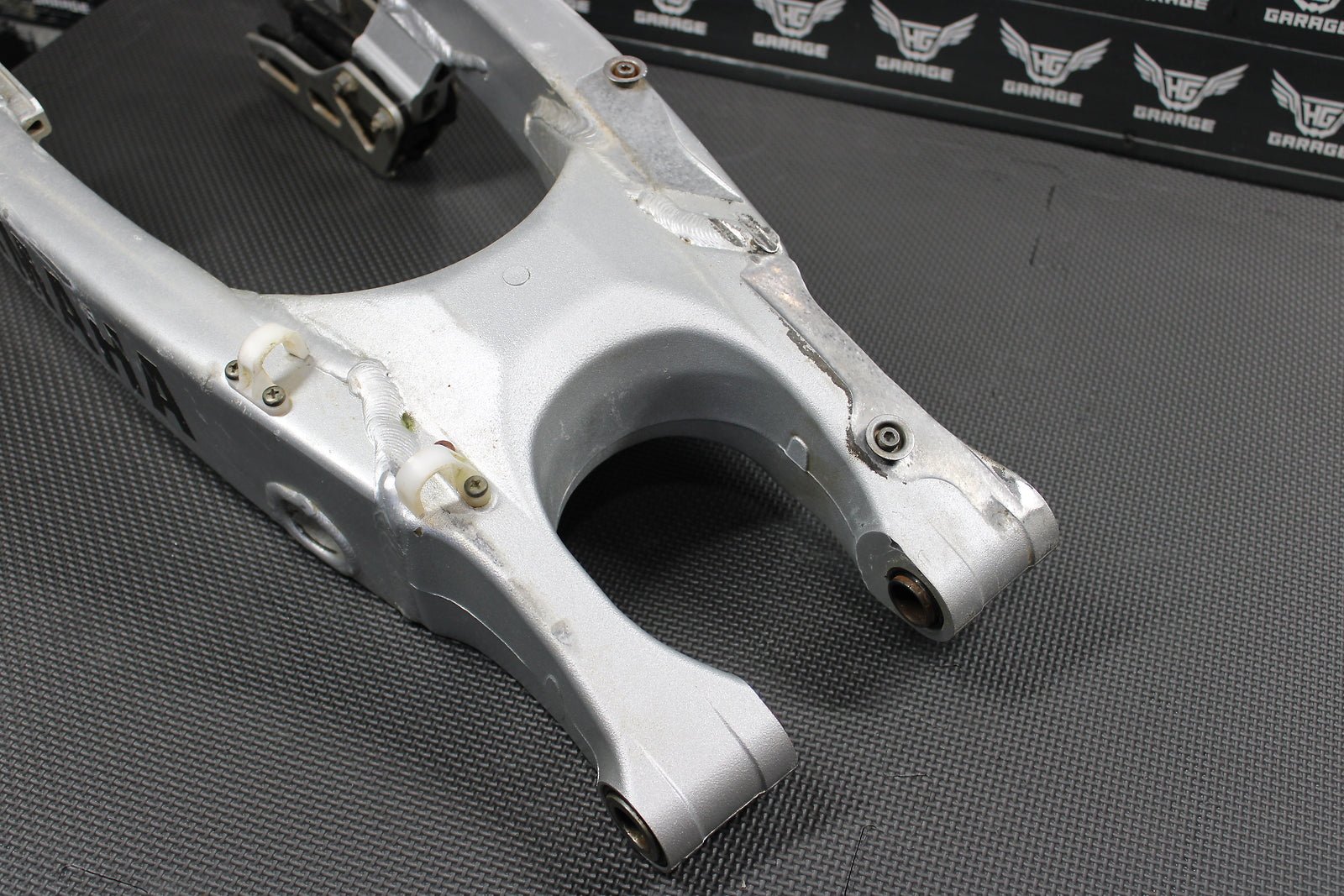 2002 Yamaha YZ426F OEM Swingarm Swing Arm Suspension 5NY - 22110 - 00 - 00 - hggarage
